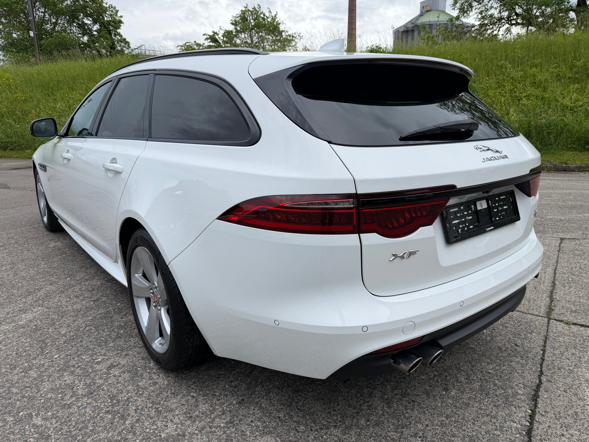 JAGUAR Sportbracke 2.0D R-Sport-showroom-element-2