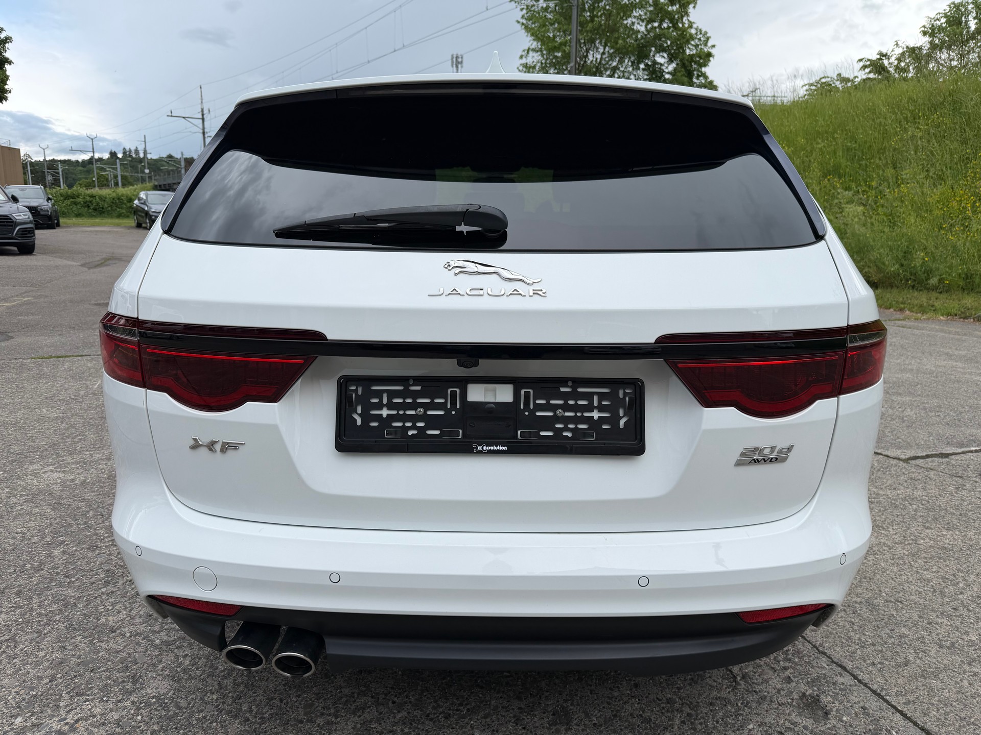 JAGUAR Sportbracke 2.0D R-Sport-showroom-element-3