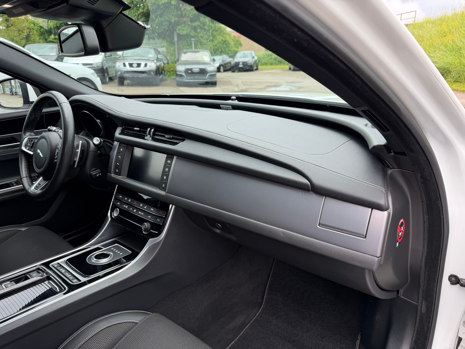 JAGUAR Sportbracke 2.0D R-Sport-image-16