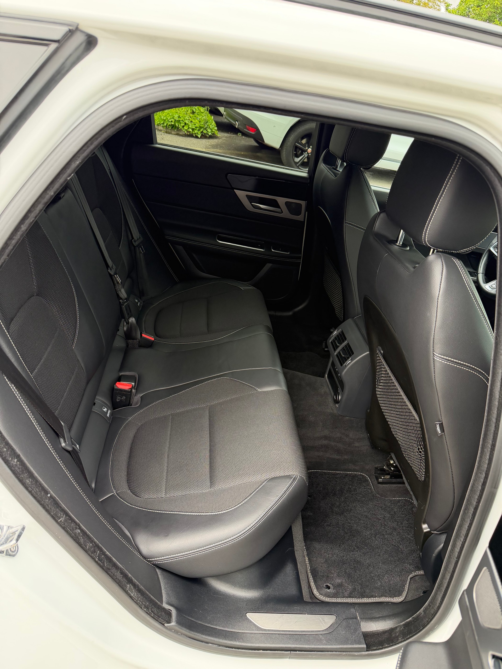 JAGUAR Sportbracke 2.0D R-Sport-image-14