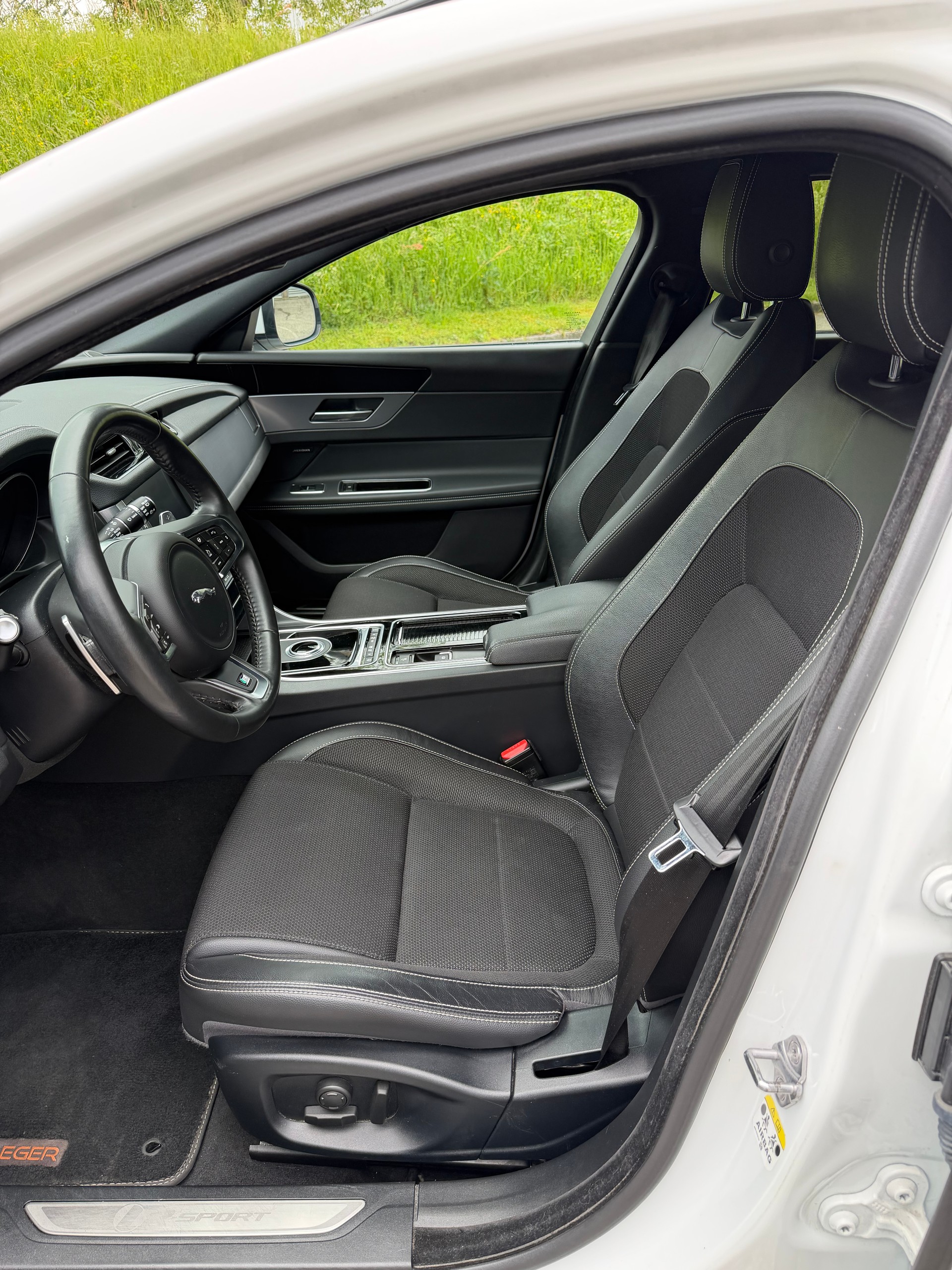 JAGUAR Sportbracke 2.0D R-Sport-image-8