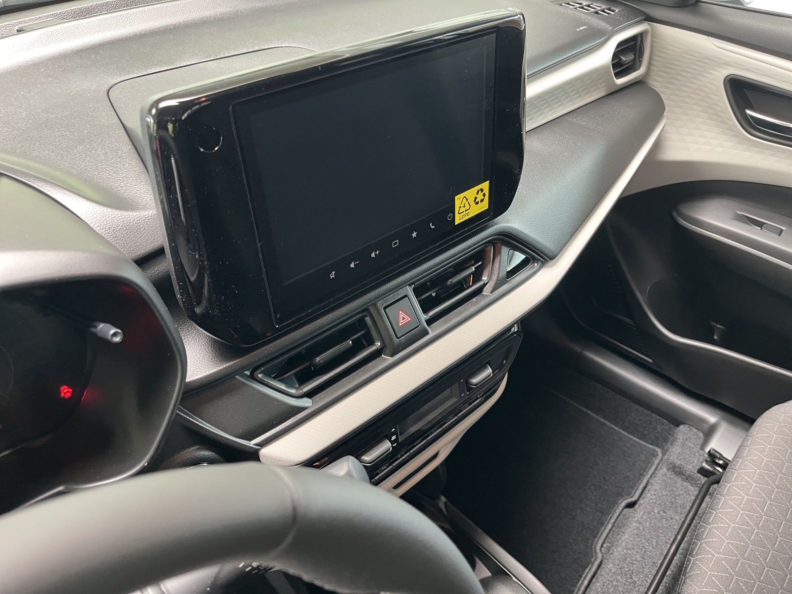 SUZUKI Swift 1.2 Sakura Hybrid 4x4-image-12