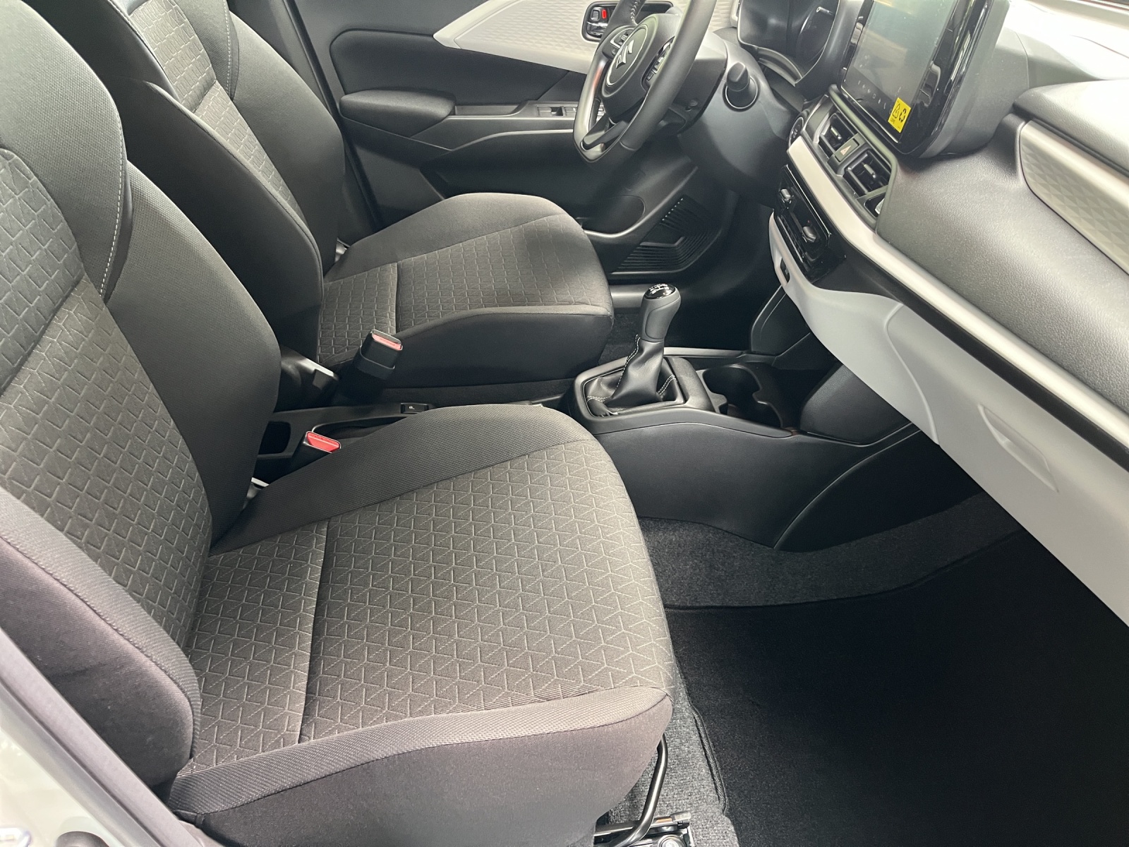 SUZUKI Swift 1.2 Sakura Hybrid 4x4-image-13