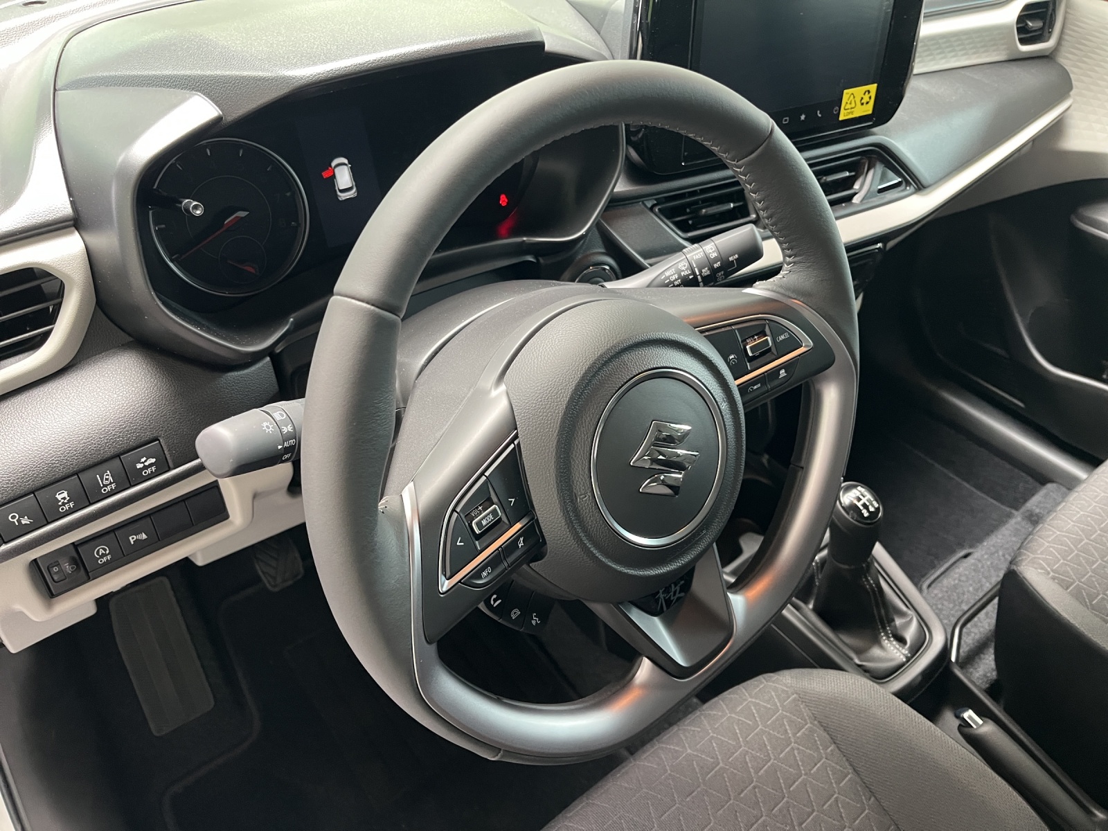 SUZUKI Swift 1.2 Sakura Hybrid 4x4-image-9