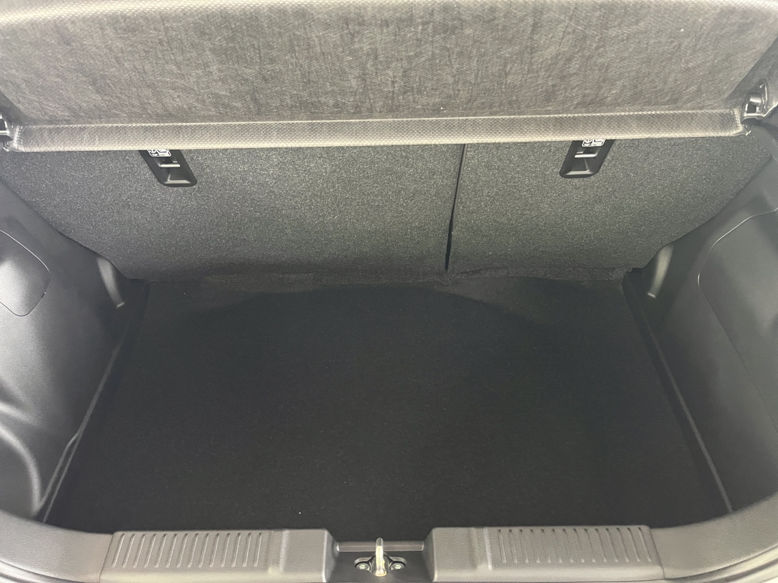 SUZUKI Swift 1.2 Sakura Hybrid 4x4-image-14
