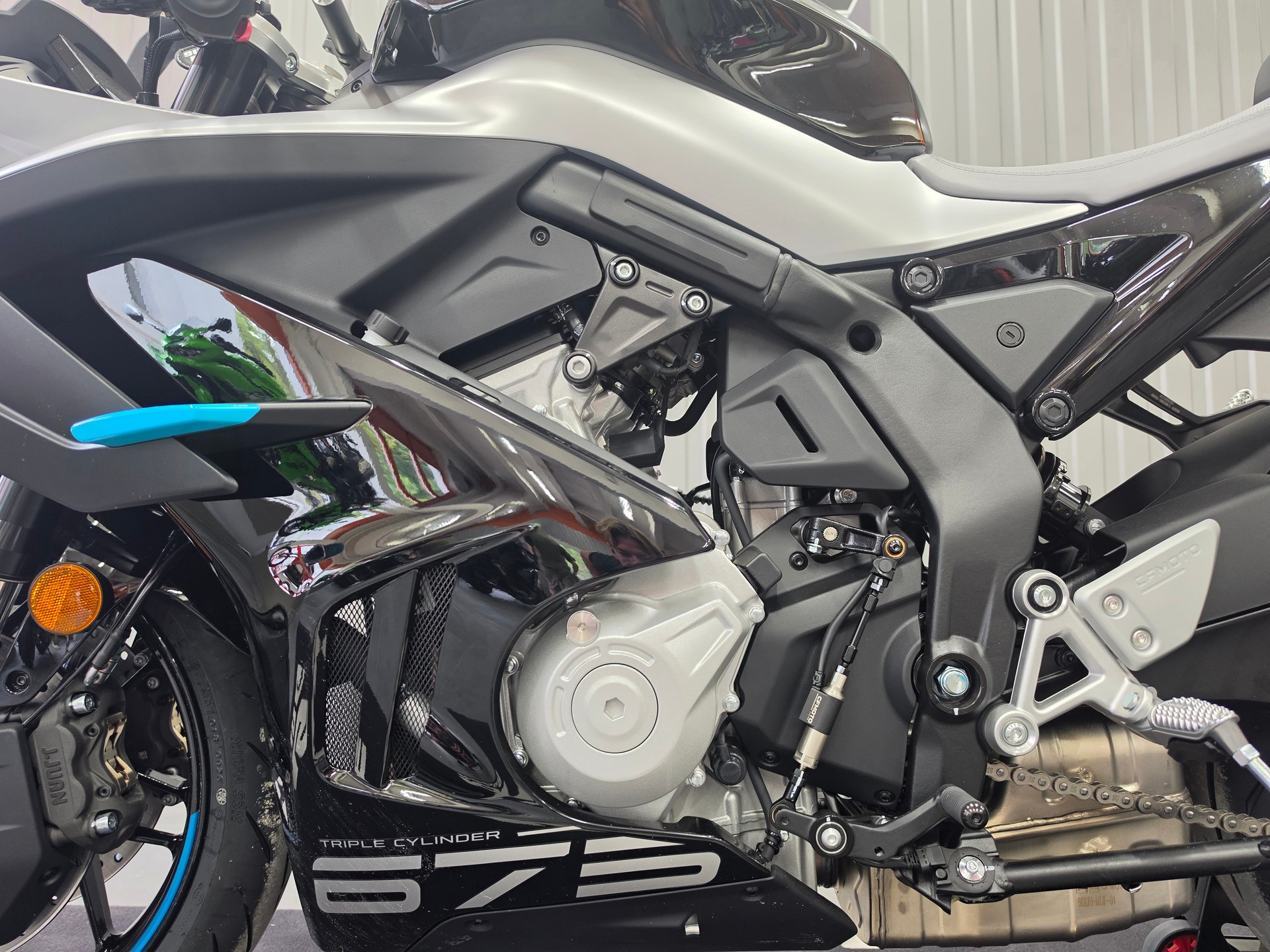 CF MOTO 675 SR-R (35 kW)-image-9