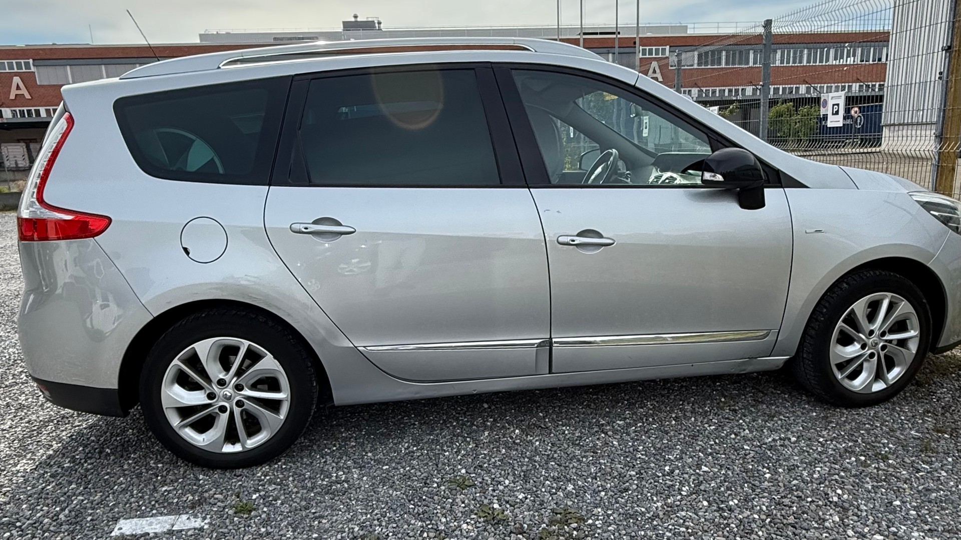 RENAULT Grand Scénic 1.2 16V Turbo Bose-image-5
