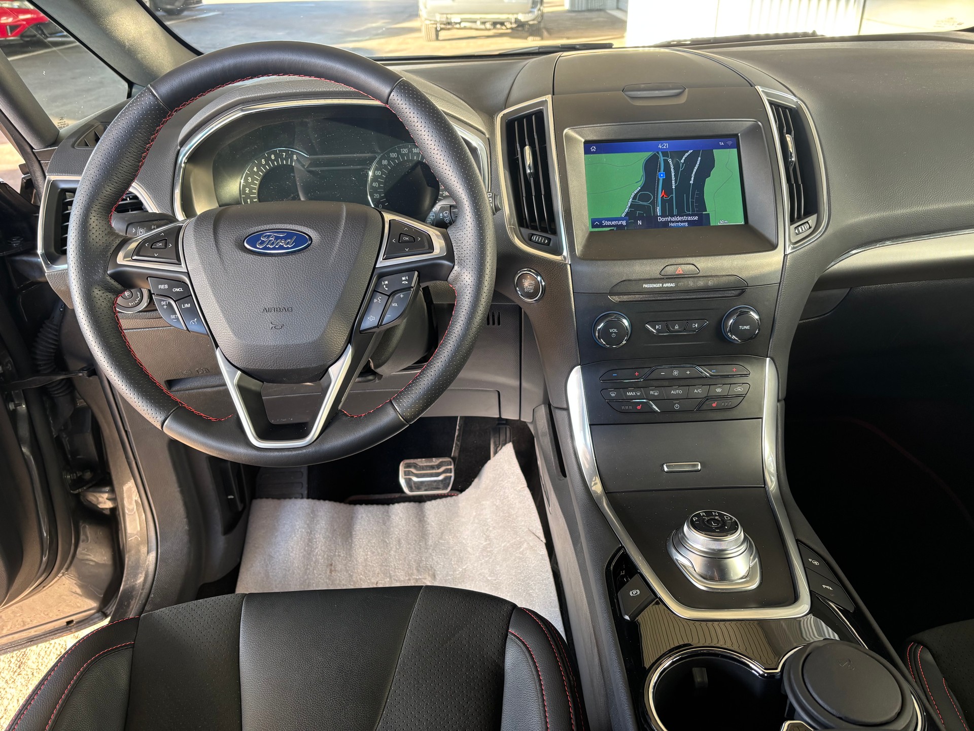 FORD S-Max 2.5 FHEV ST-Line-image-5