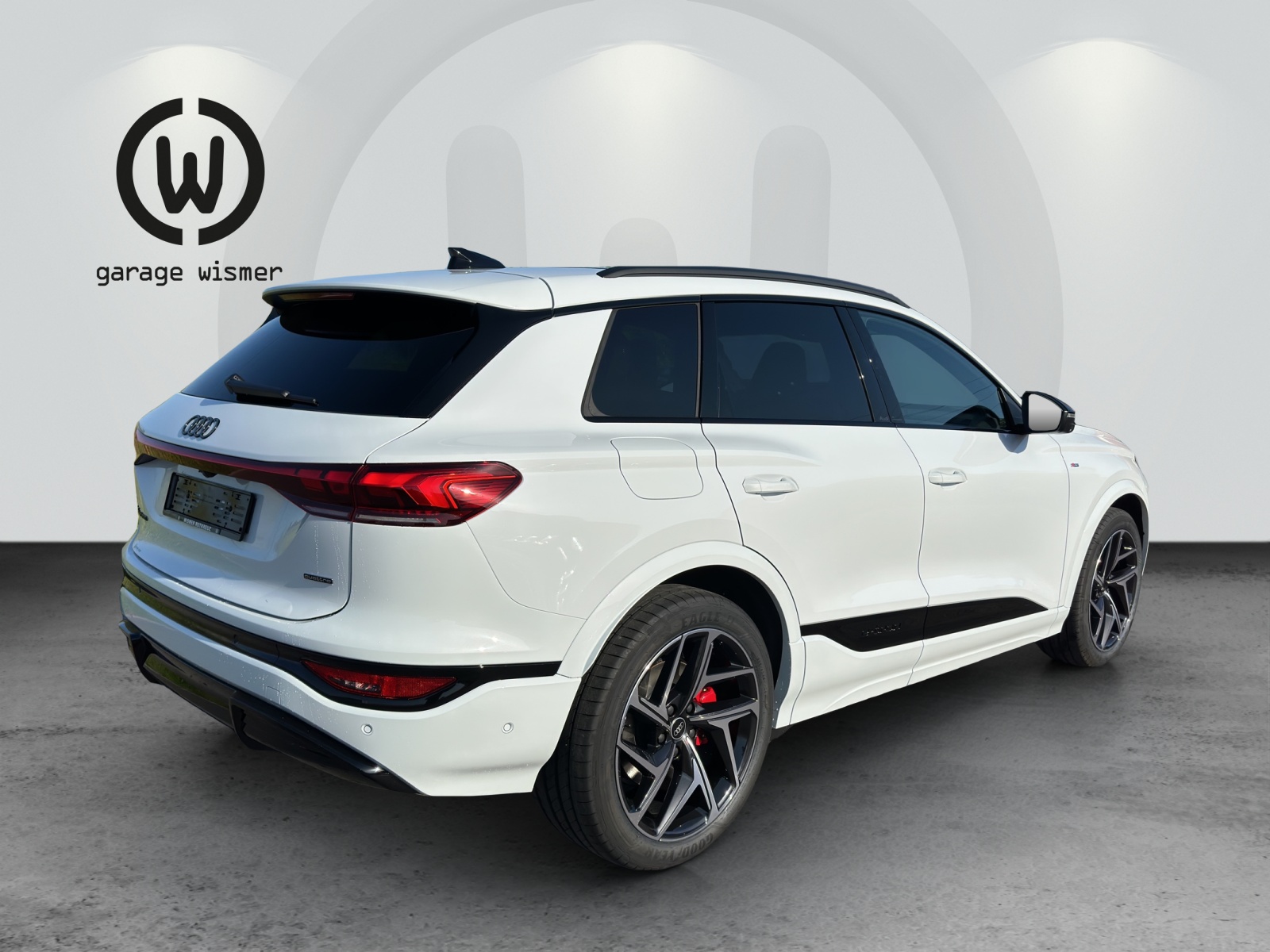 AUDI Q6 e-tron quattro-showroom-element-3
