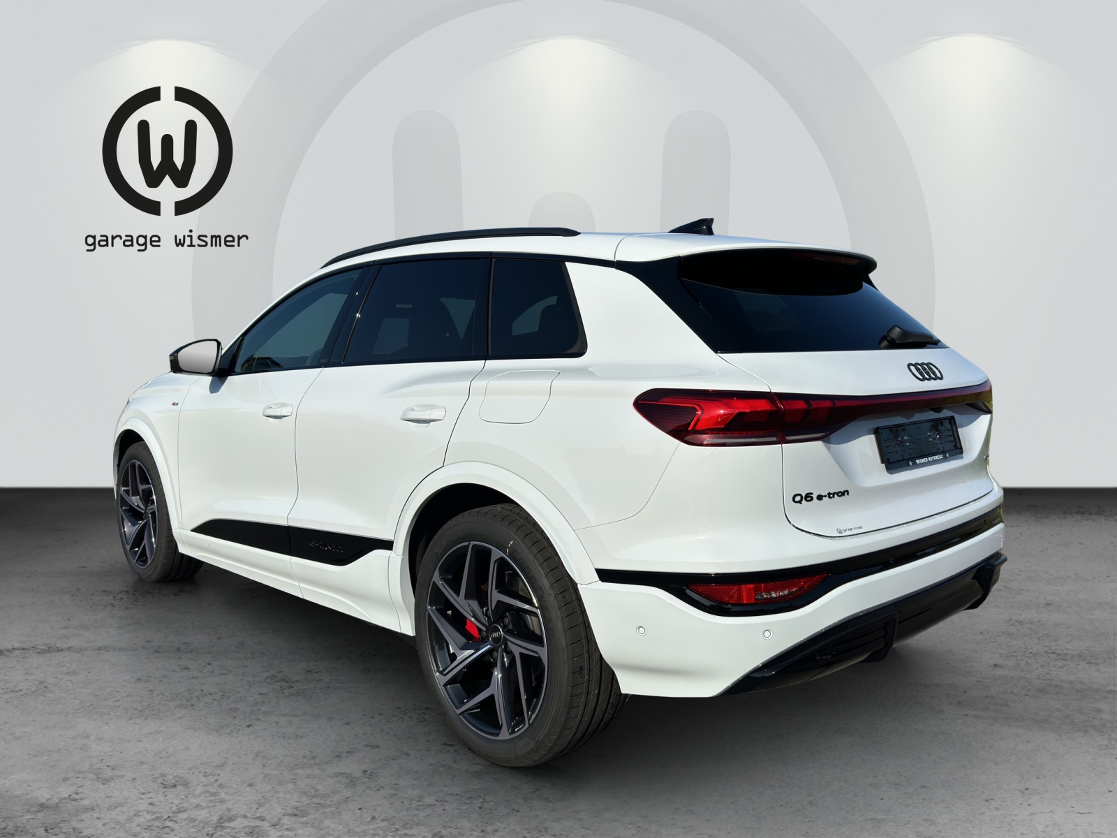AUDI Q6 e-tron quattro-showroom-element-2