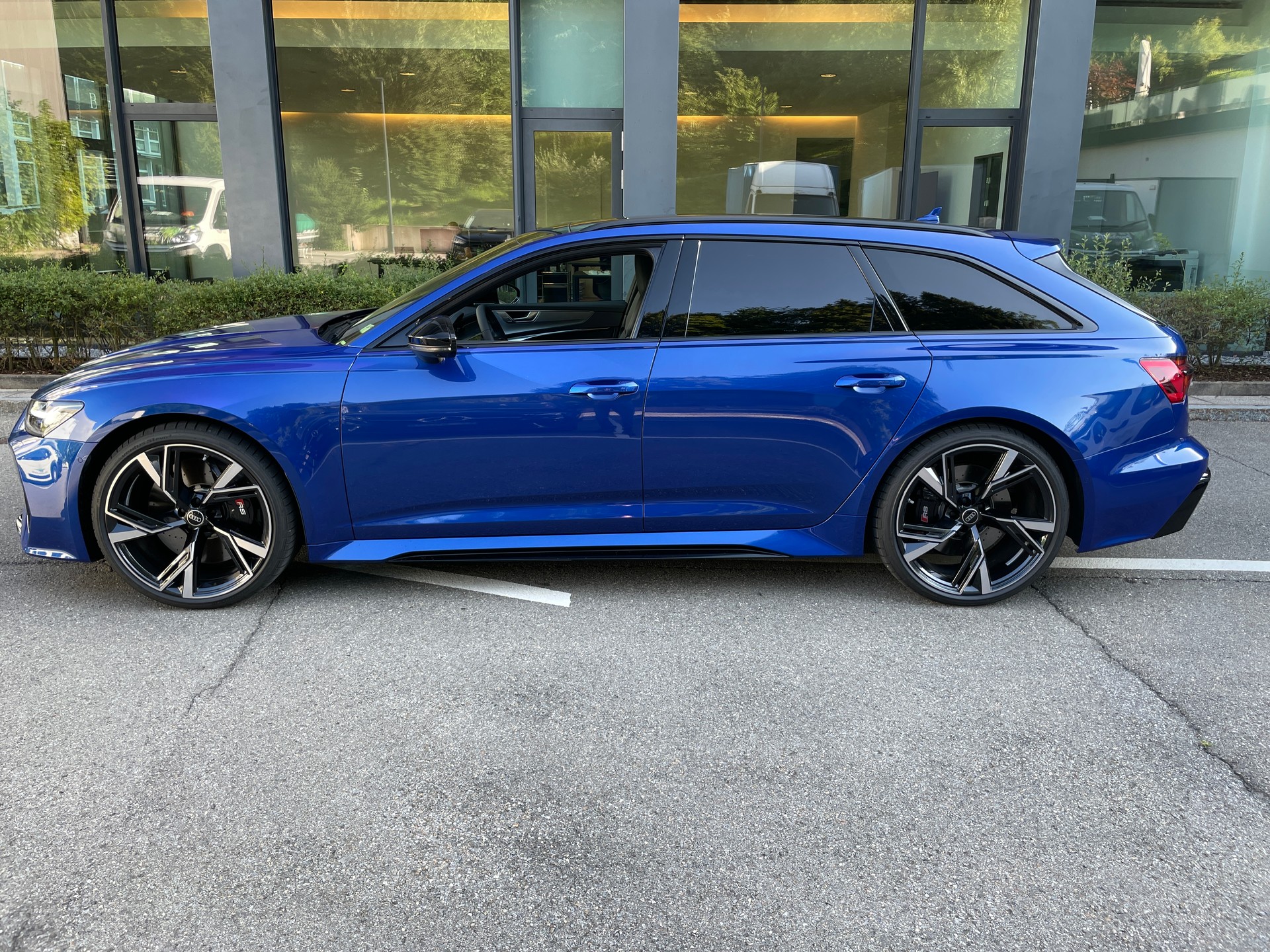 AUDI RS6 Avant 4.0 TFSI V8 quattro-showroom-element-1
