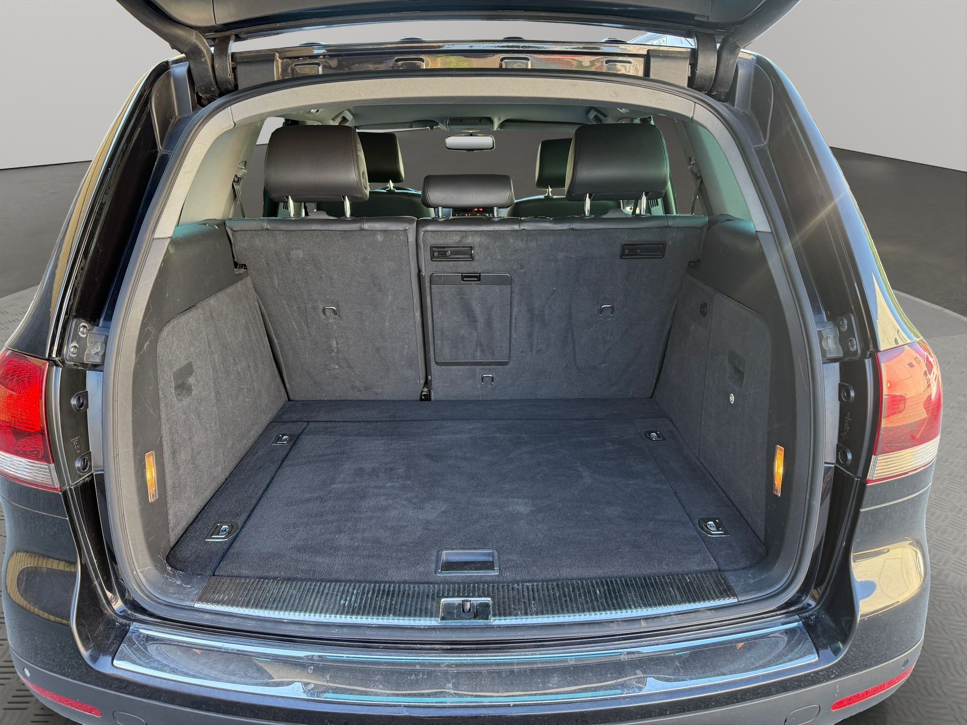 VW Touareg 3.0 TDI Tiptronic-image-14