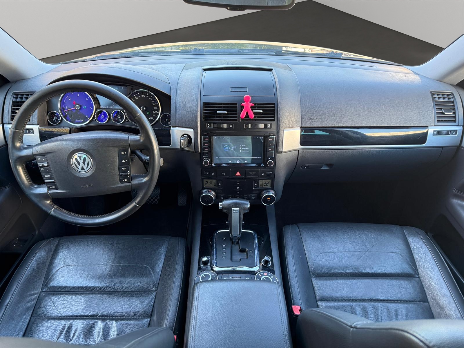 VW Touareg 3.0 TDI Tiptronic-image-8