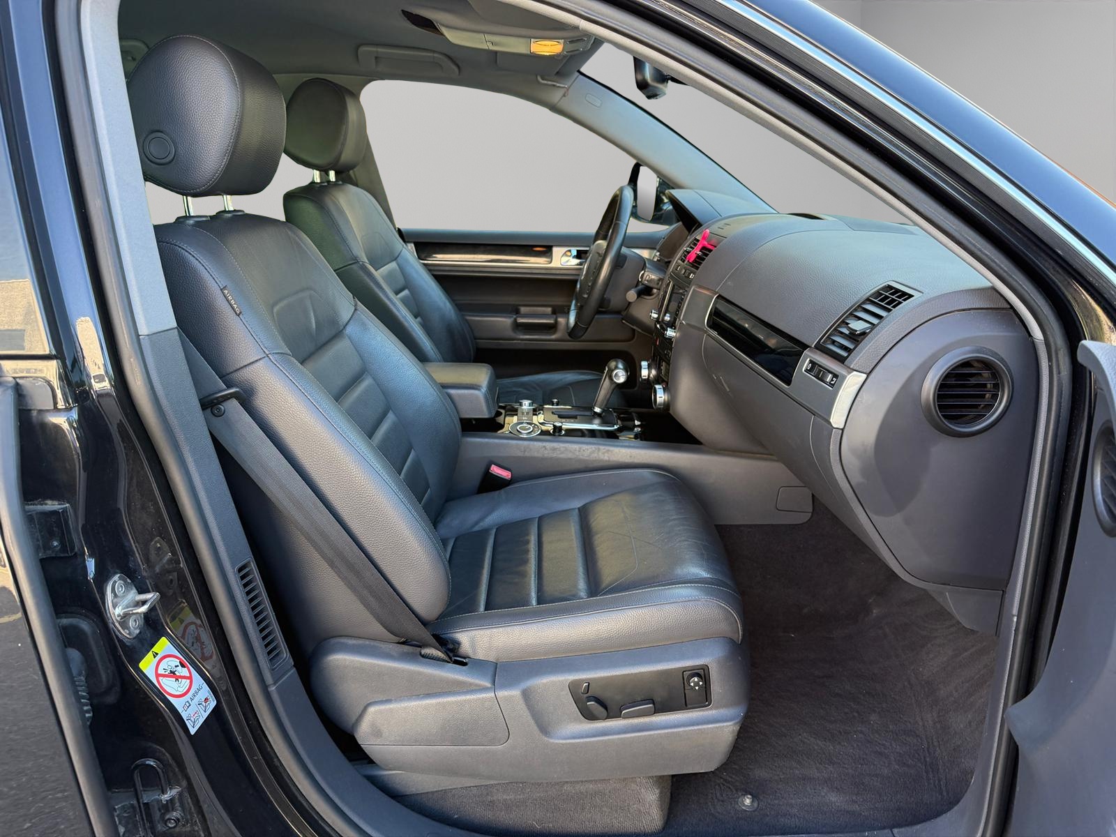 VW Touareg 3.0 TDI Tiptronic-image-11