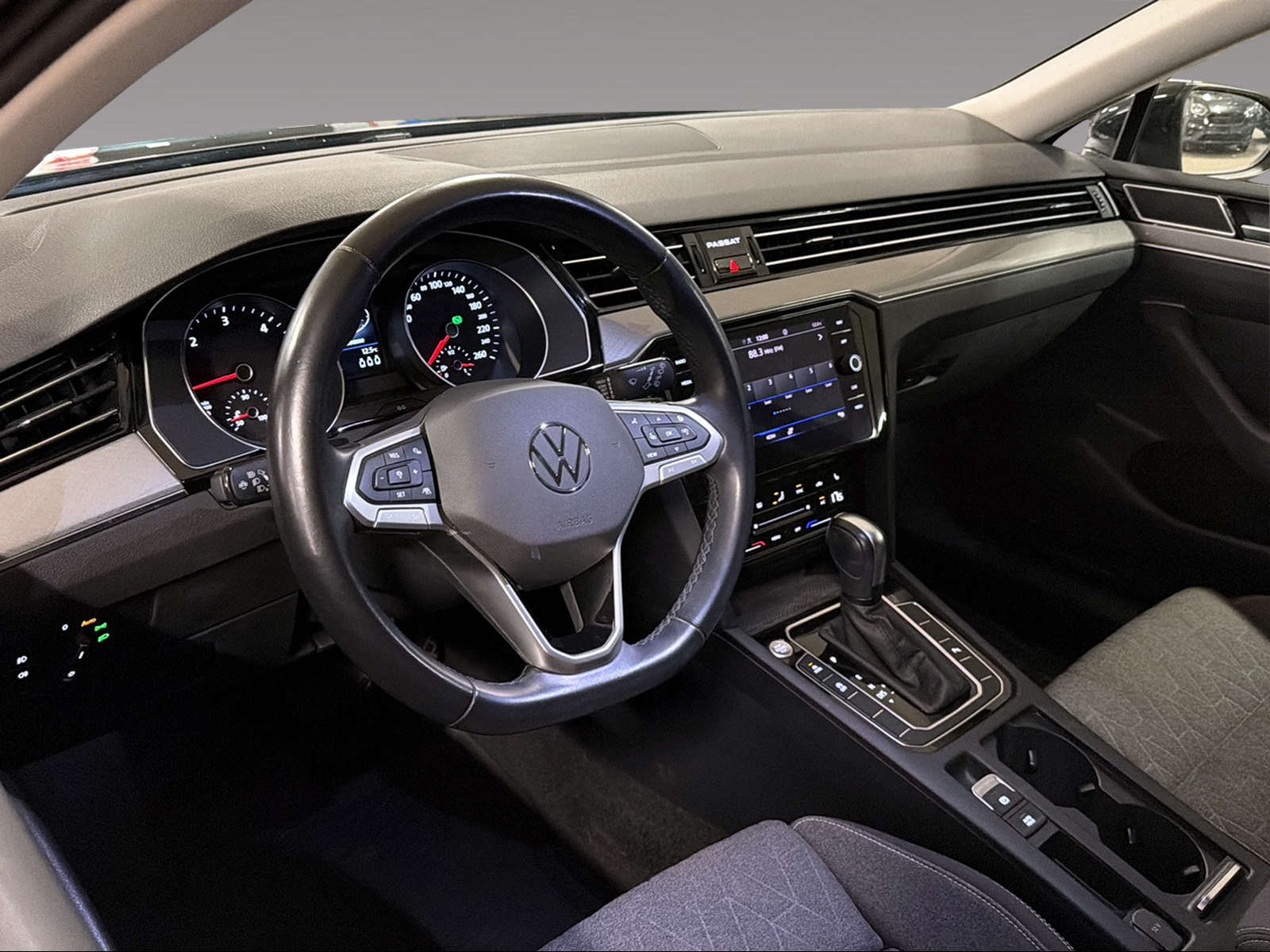 VW Passat Variant 2.0 TDI 150 Business DSG-image-7