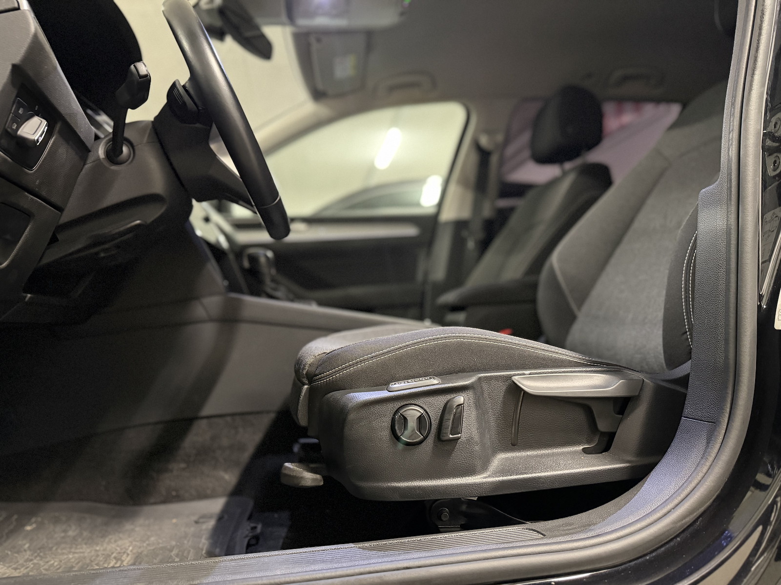 VW Passat Variant 2.0 TDI 150 Business DSG-image-9