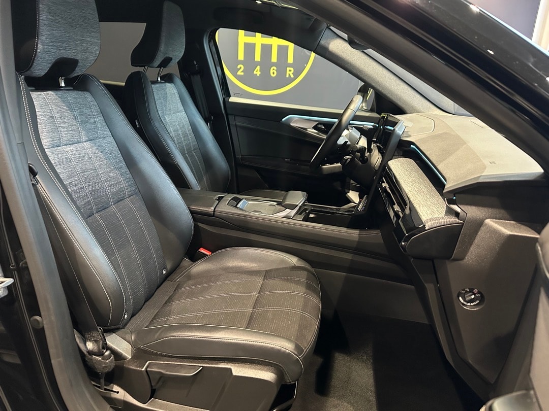RENAULT Austral 1.2 HEV 200 Techno A-image-13