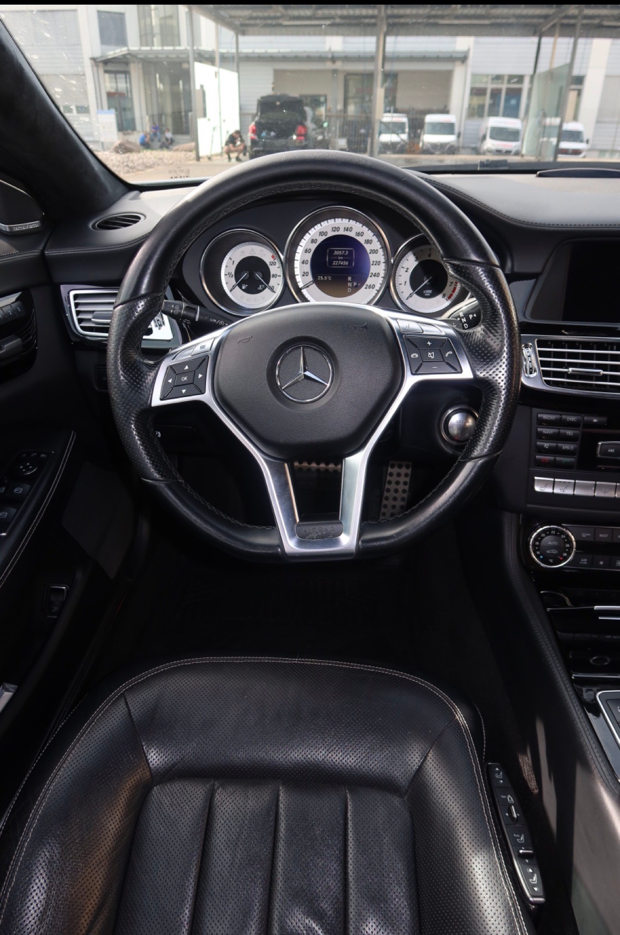 MERCEDES-BENZ CLS 500 V8 BlueEF 4matic-image-4