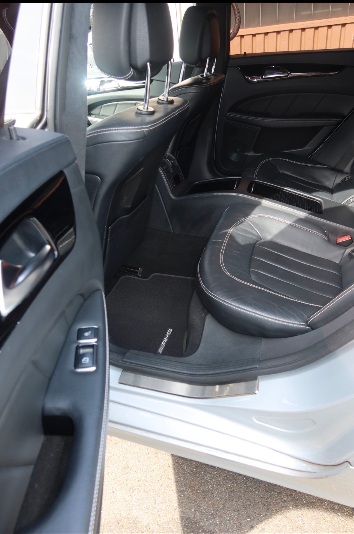 MERCEDES-BENZ CLS 500 V8 BlueEF 4matic-image-5
