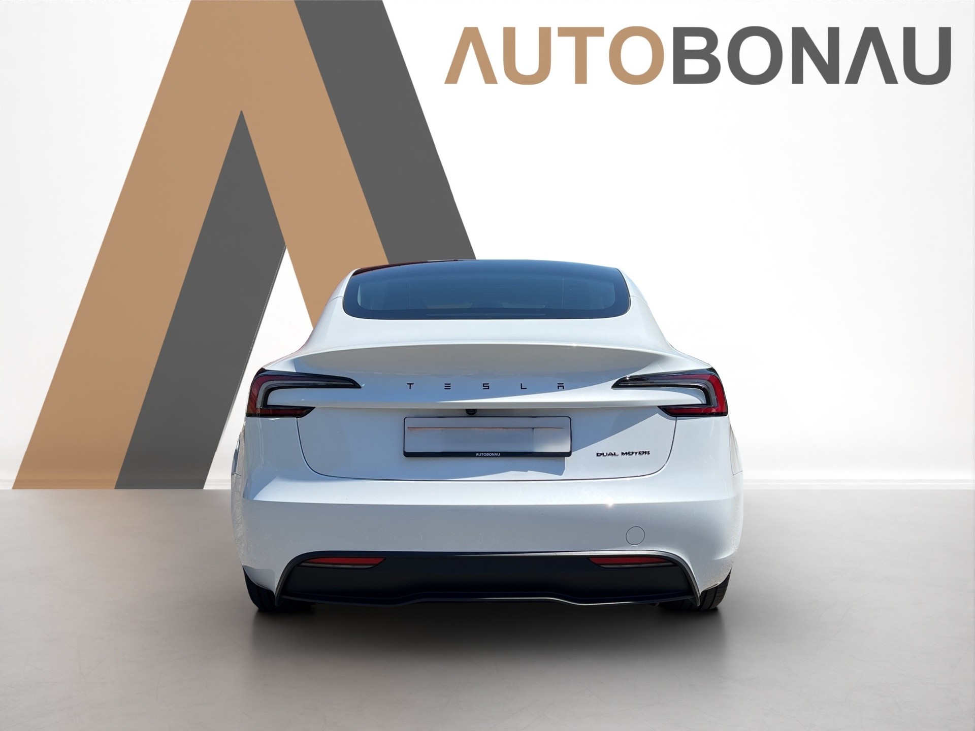 TESLA Model 3 Long Range Dual Motor AWD-showroom-element-3
