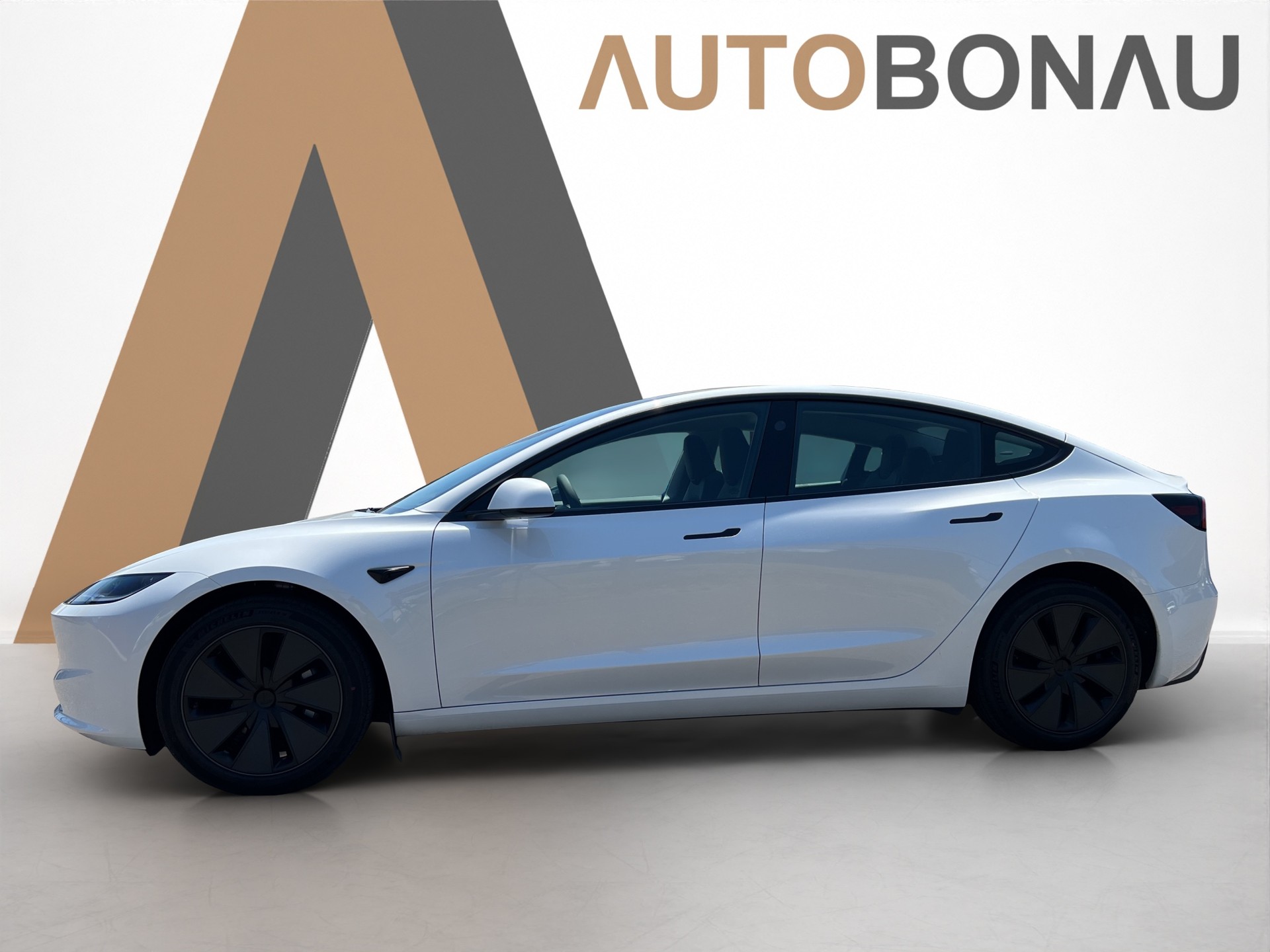 TESLA Model 3 Long Range Dual Motor AWD-showroom-element-1