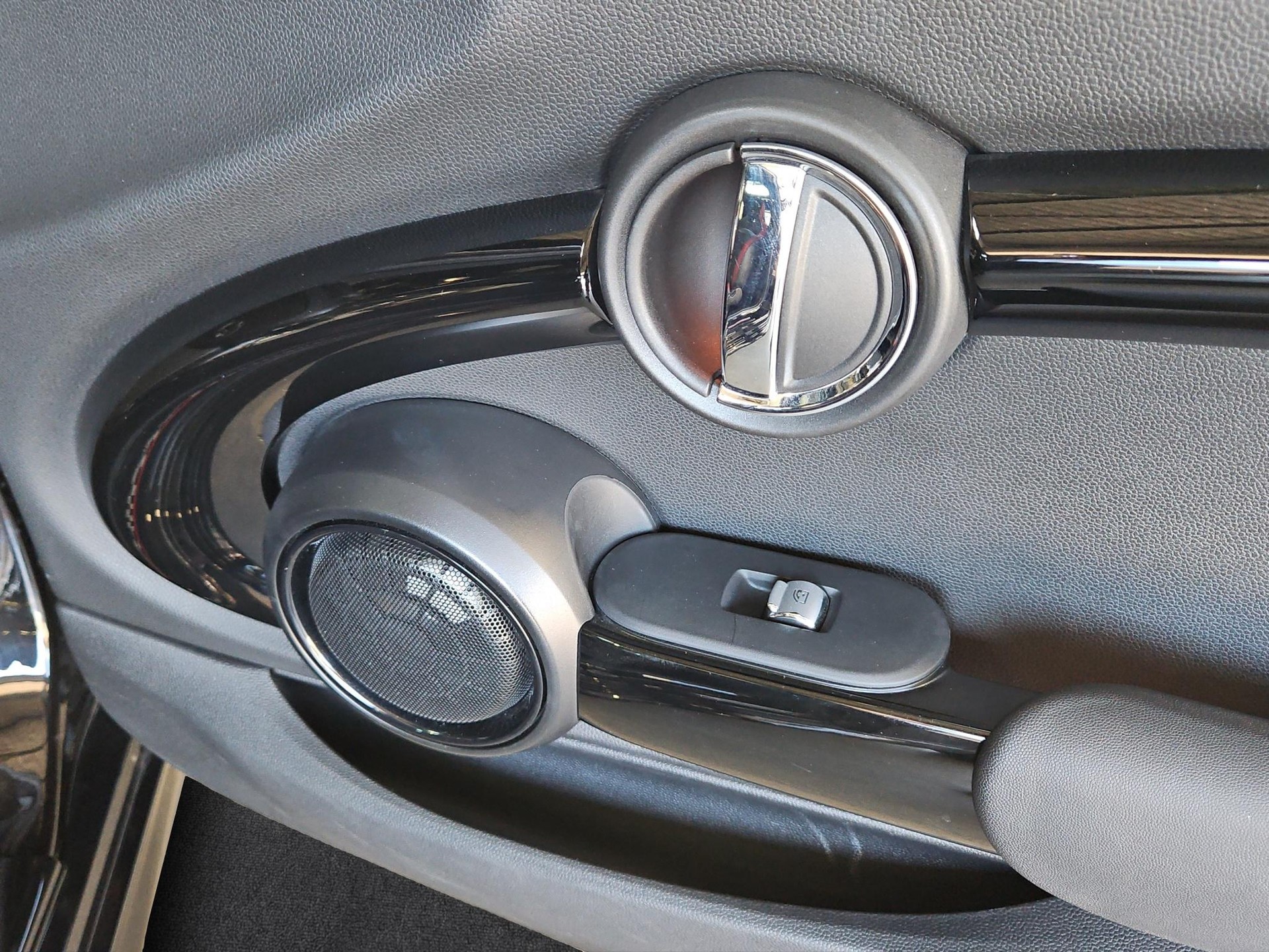 MINI JCW 3door F65-image-18
