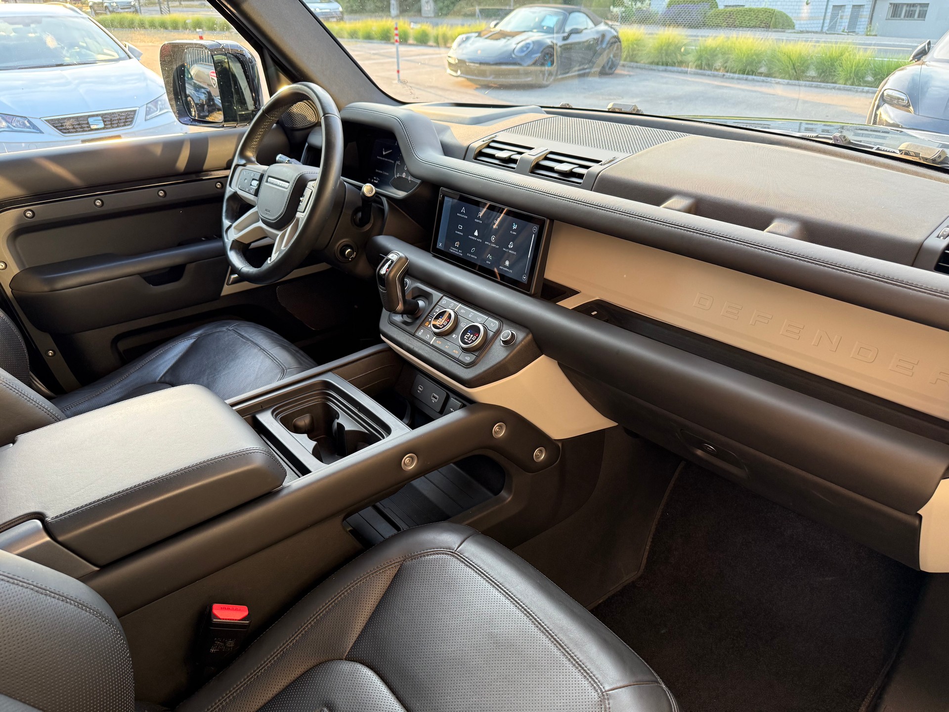 LAND ROVER Defender 110 D240 SD4 HSE AT8-image-6
