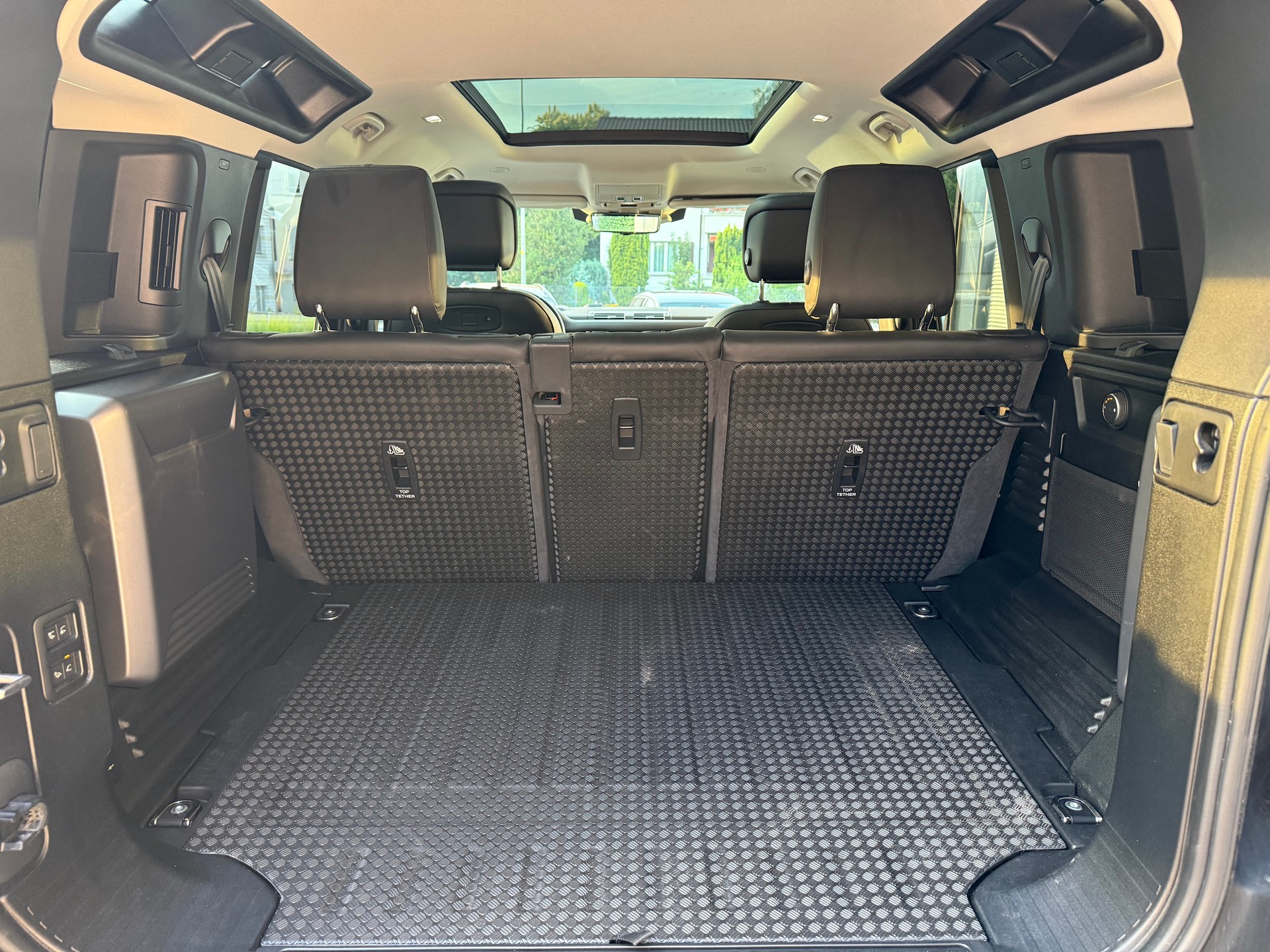 LAND ROVER Defender 110 D240 SD4 HSE AT8-image-14