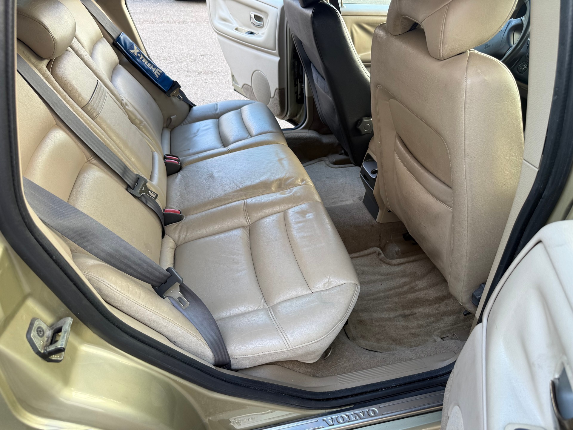 VOLVO V70 2.4 T-image-9