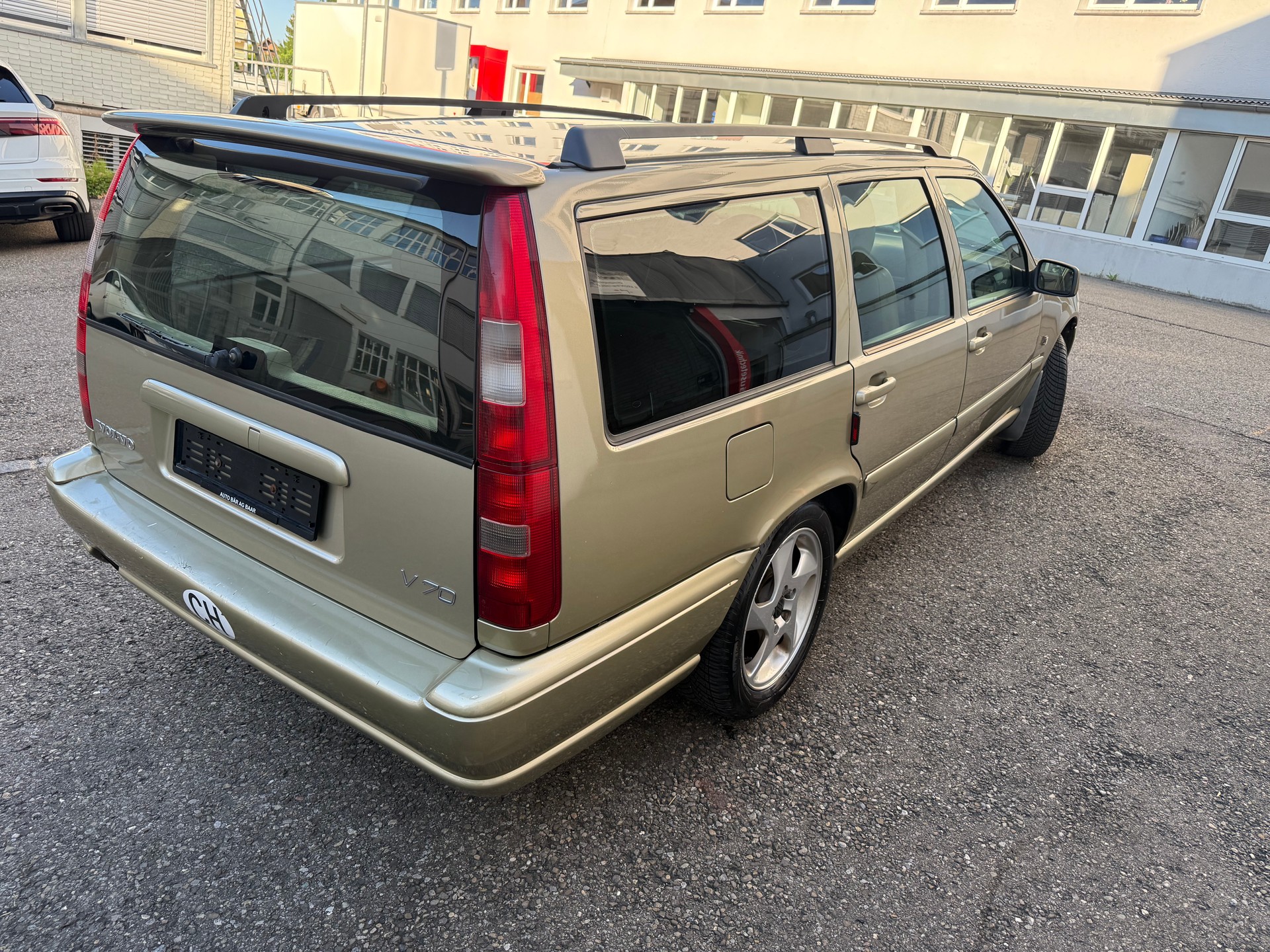 VOLVO V70 2.4 T-image-5