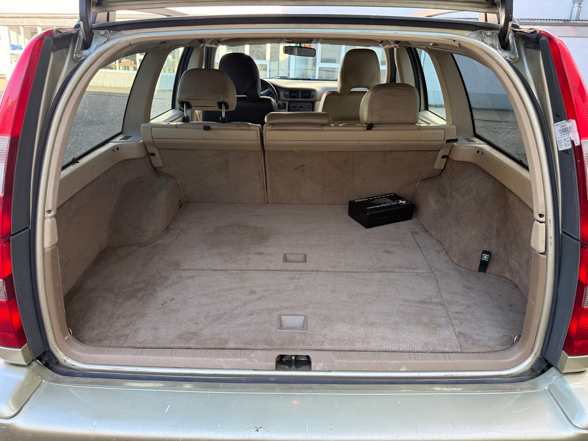 VOLVO V70 2.4 T-image-6