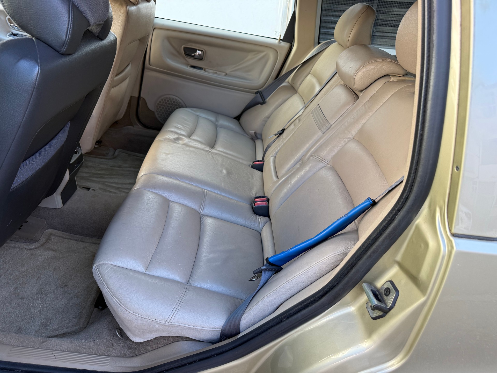 VOLVO V70 2.4 T-image-10