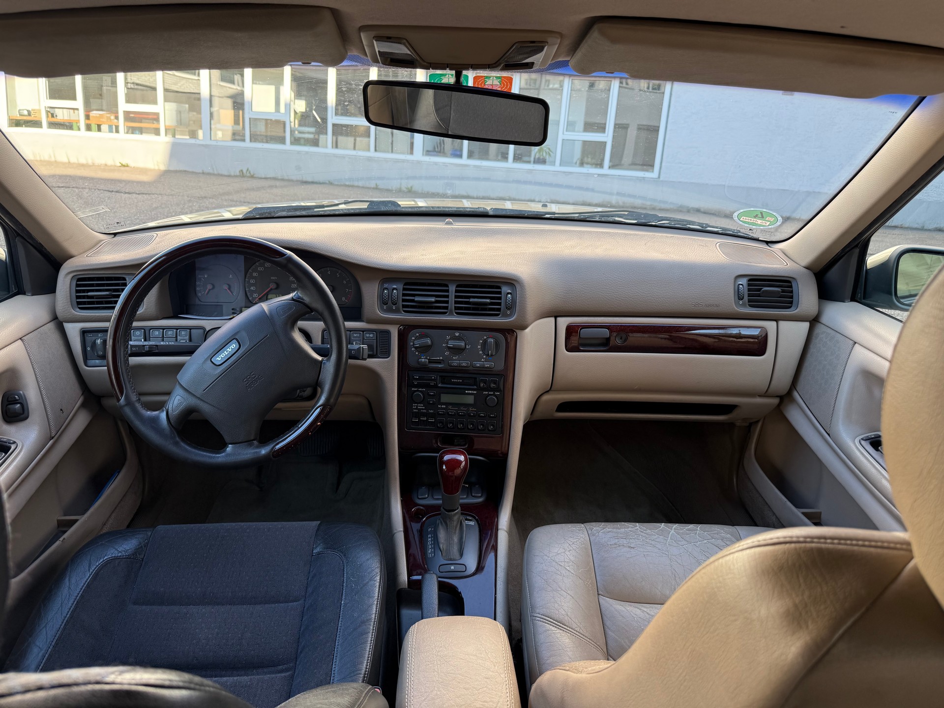 VOLVO V70 2.4 T-image-11