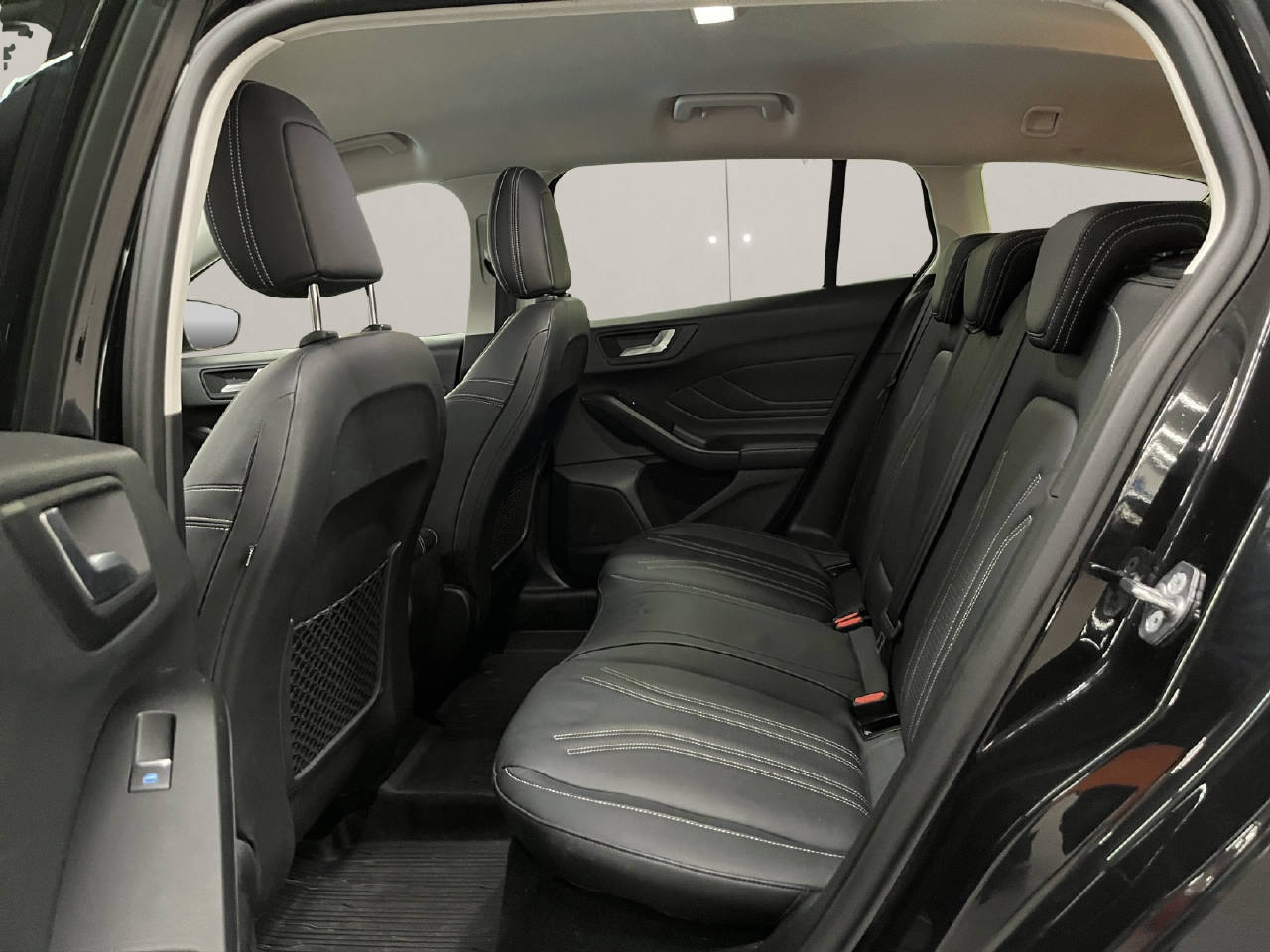 FORD Focus Station Wagon 2.0 EcoBlue 150 Vignale-image-11