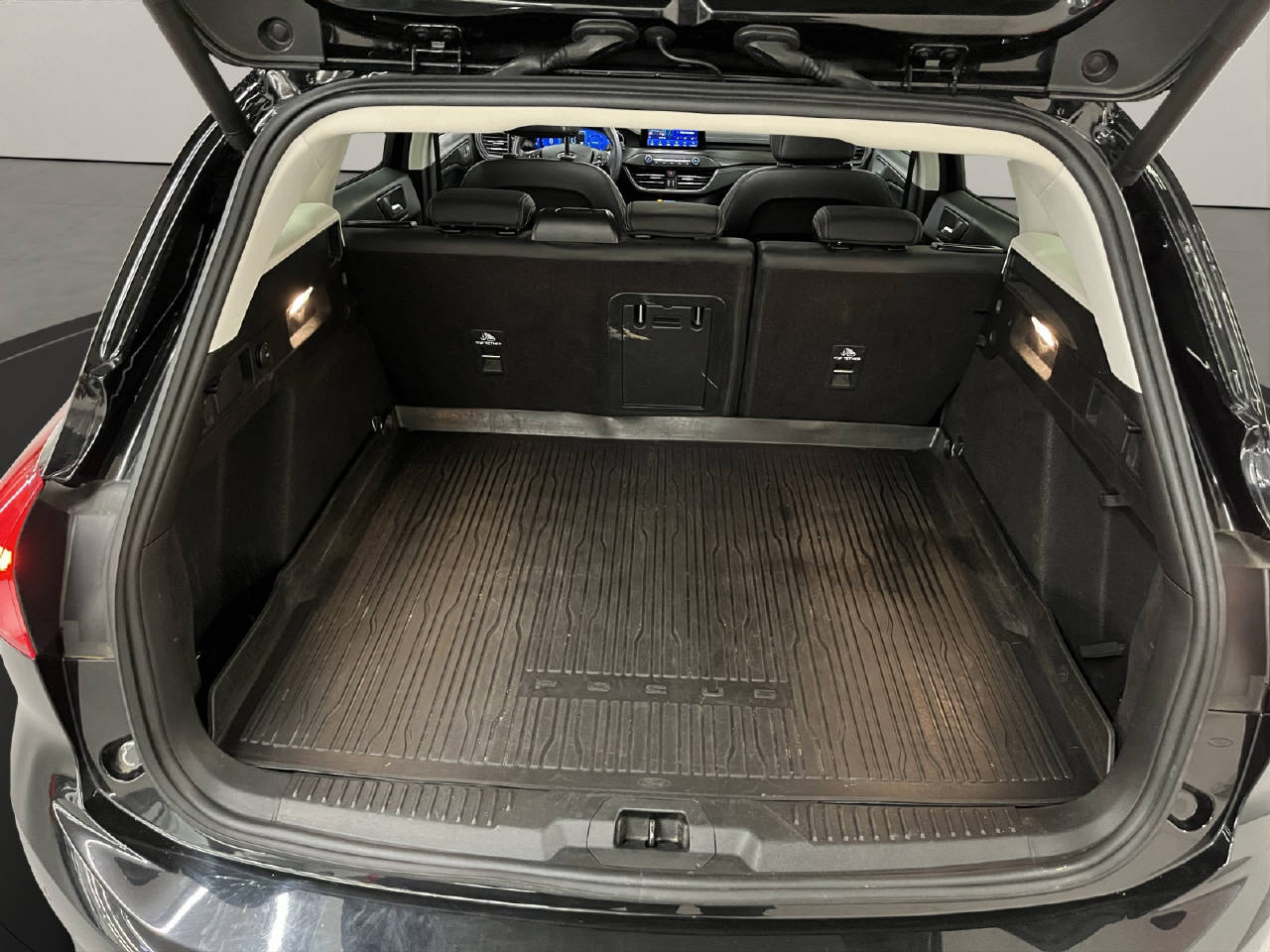 FORD Focus Station Wagon 2.0 EcoBlue 150 Vignale-image-12