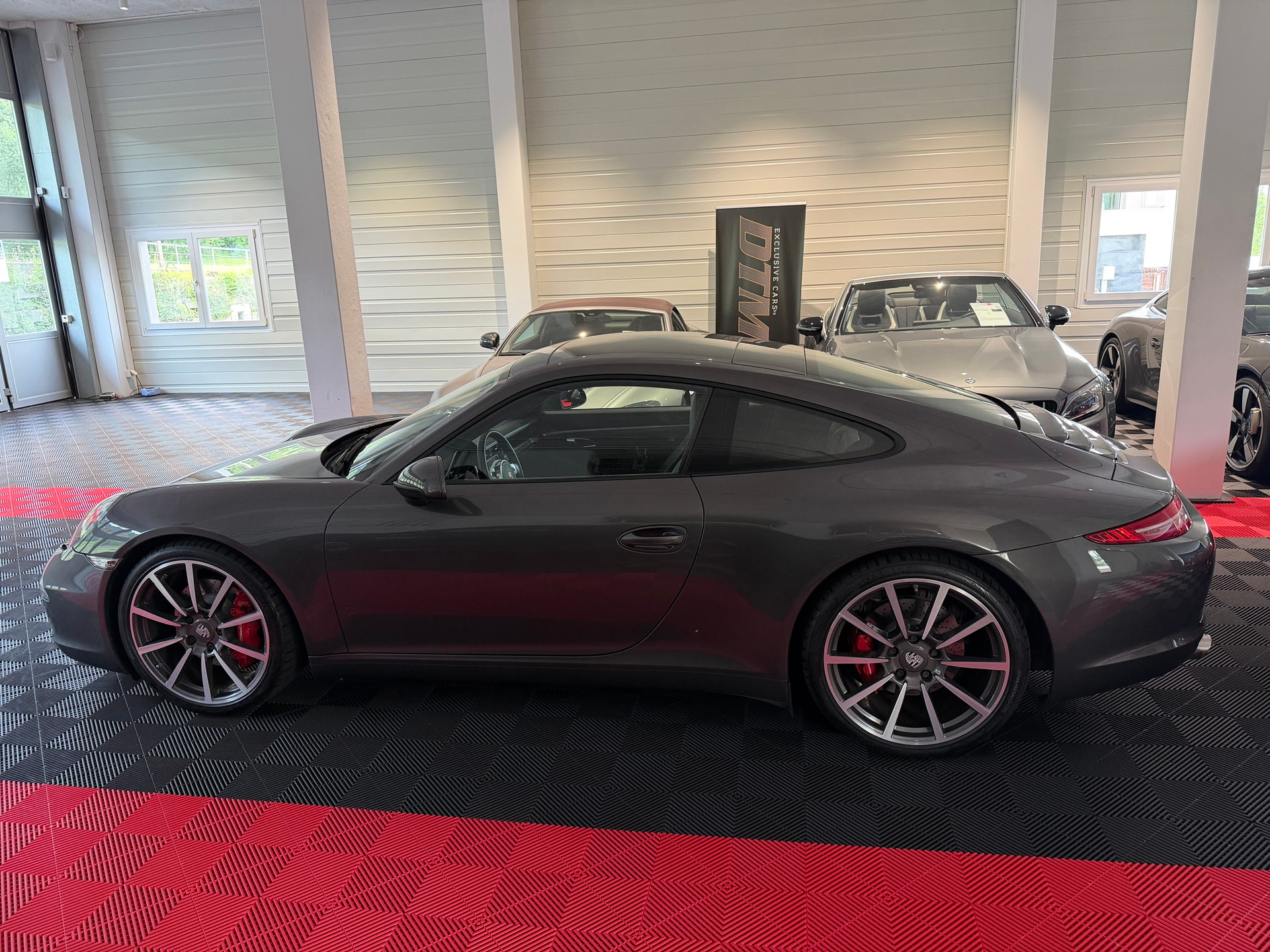 PORSCHE 911 Carrera S-showroom-element-1