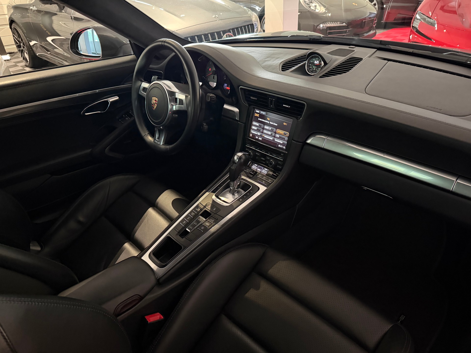 PORSCHE 911 Carrera S-image-11