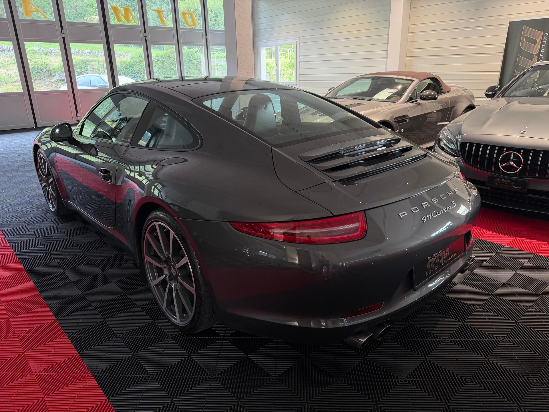 PORSCHE 911 Carrera S-showroom-element-2