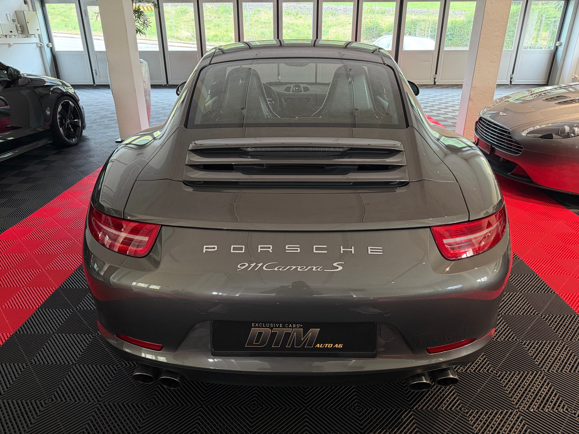 PORSCHE 911 Carrera S-showroom-element-3