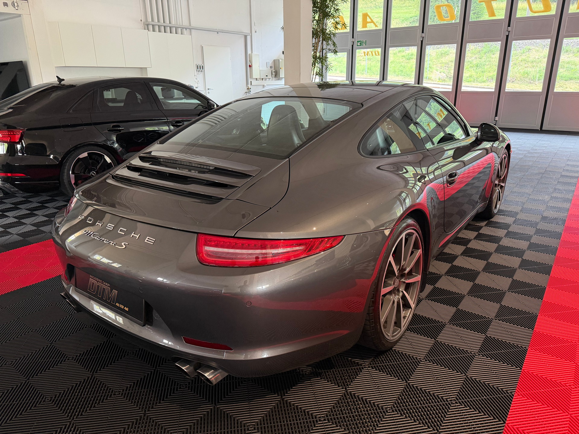 PORSCHE 911 Carrera S-image-4