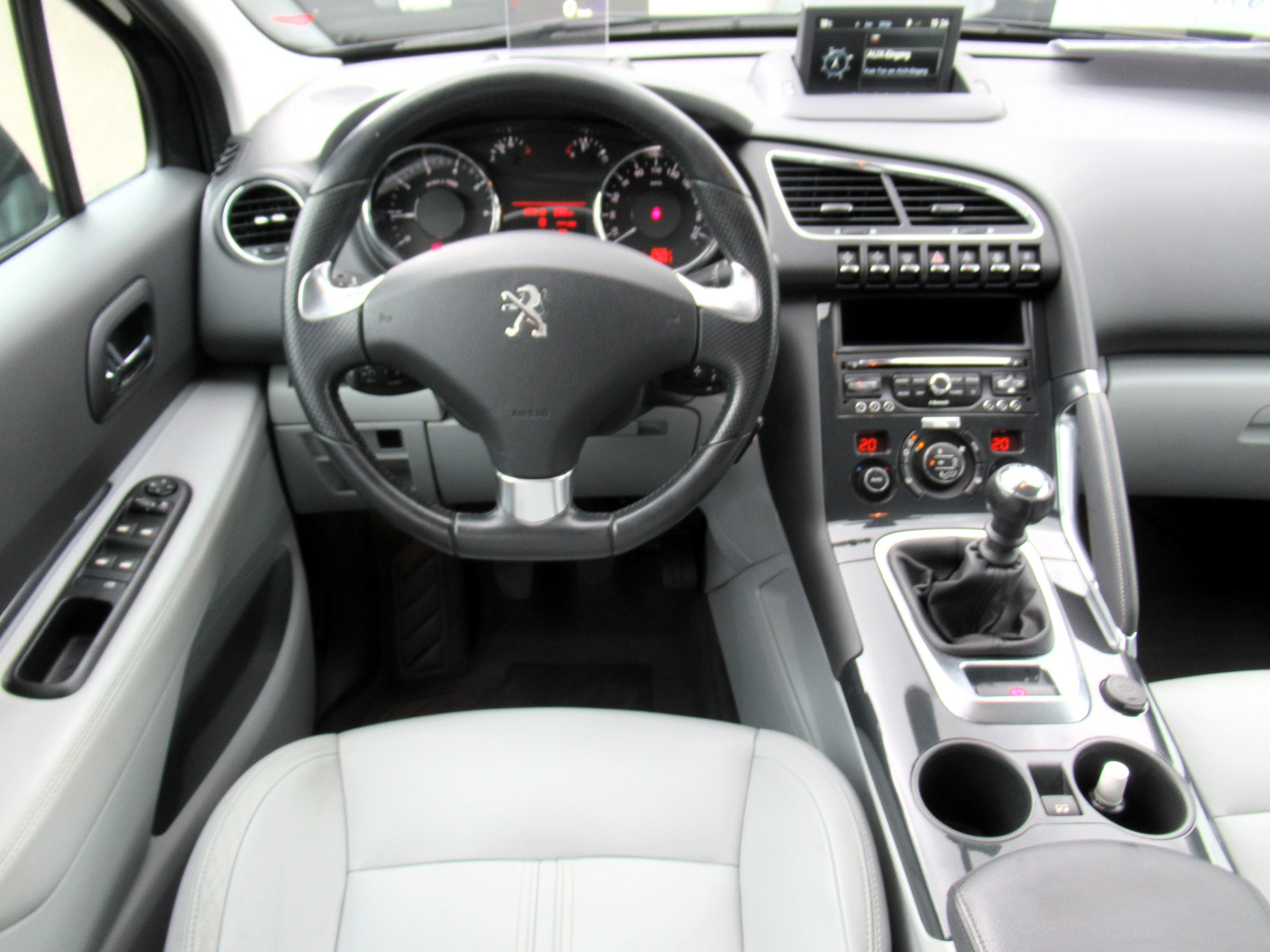 PEUGEOT 3008 1.2 Pure Tech Féline-image-7