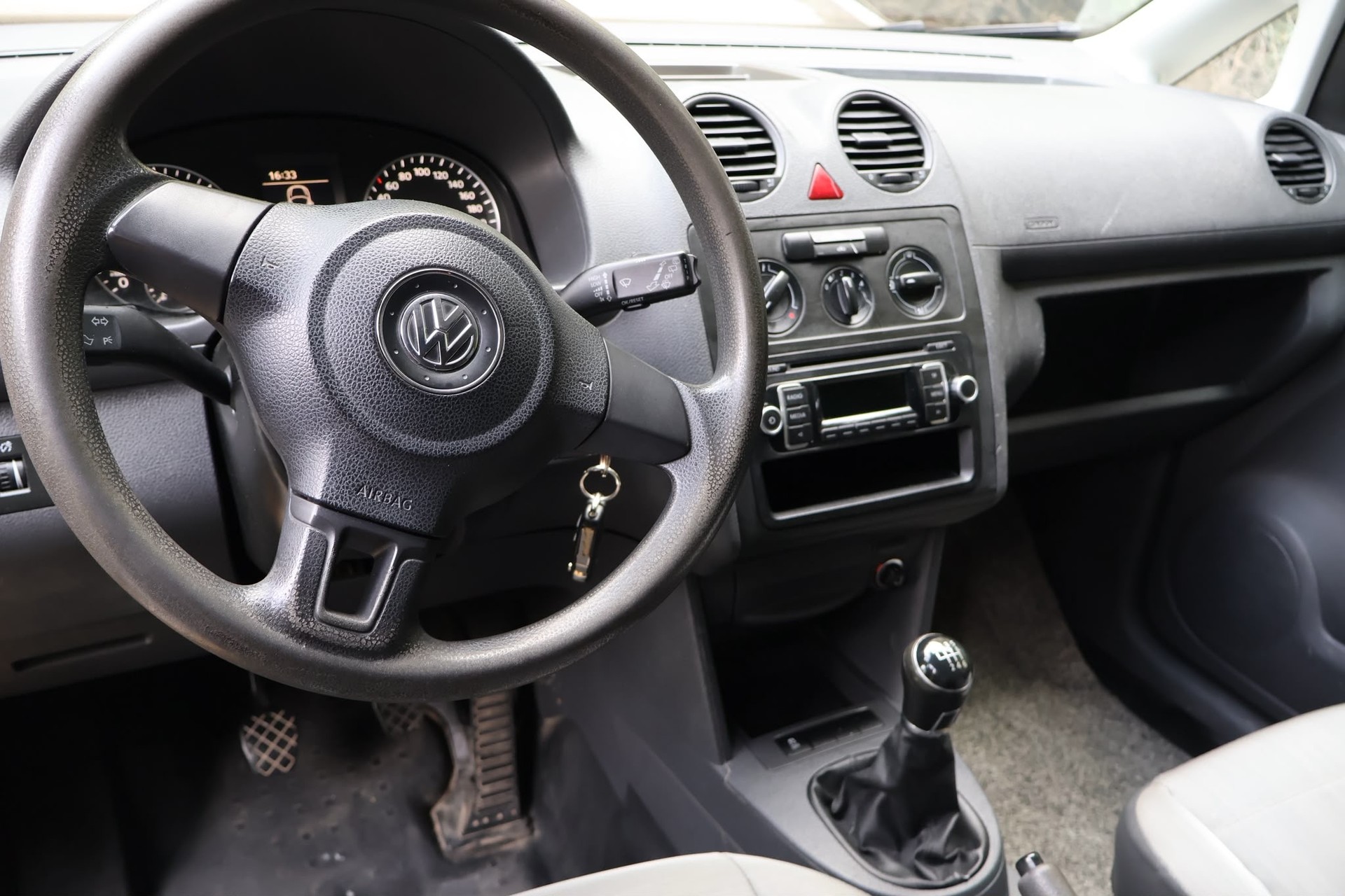 VW CADDY-image-9