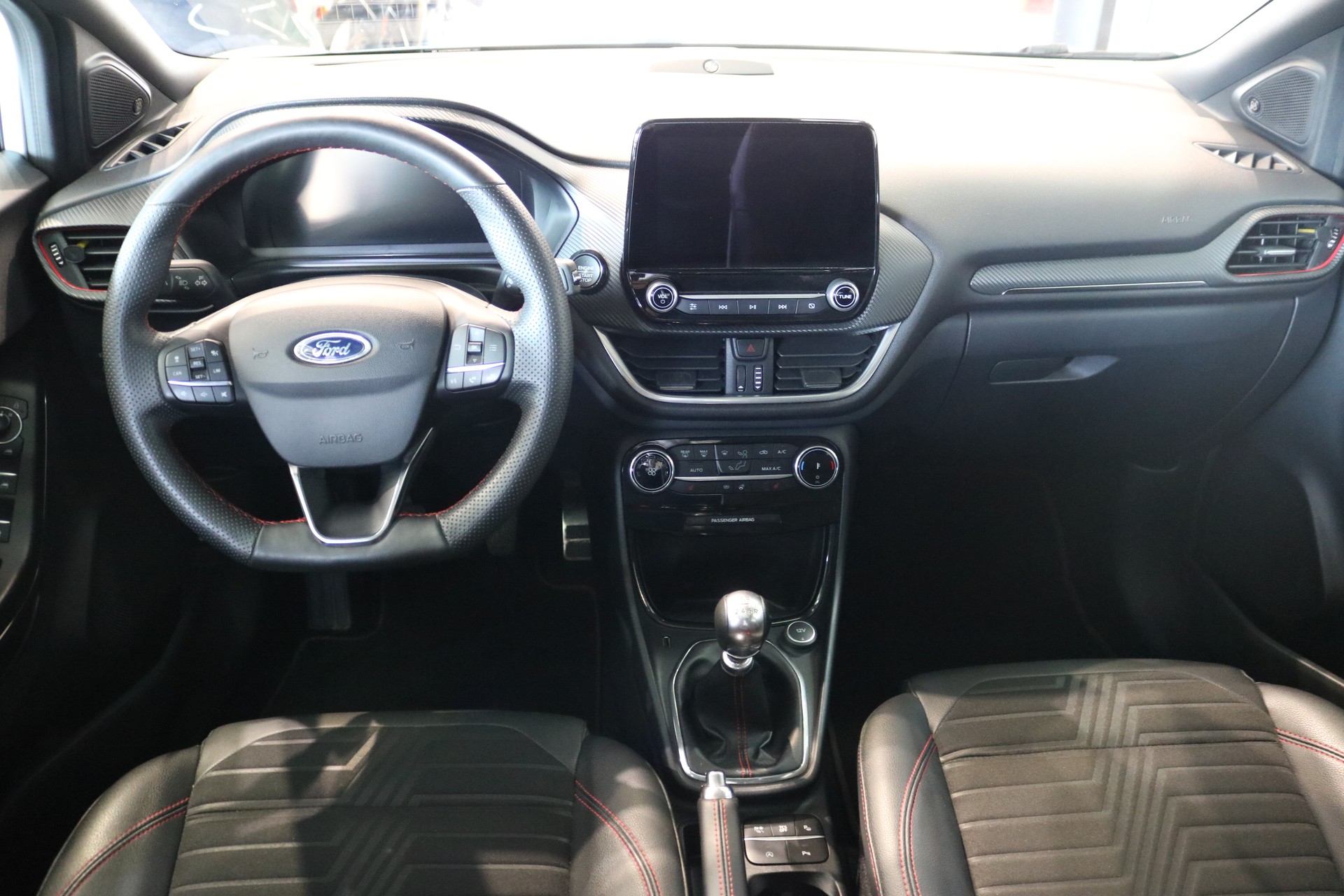 FORD Puma 1.0 MHEV ST-Line X-showroom-element-1