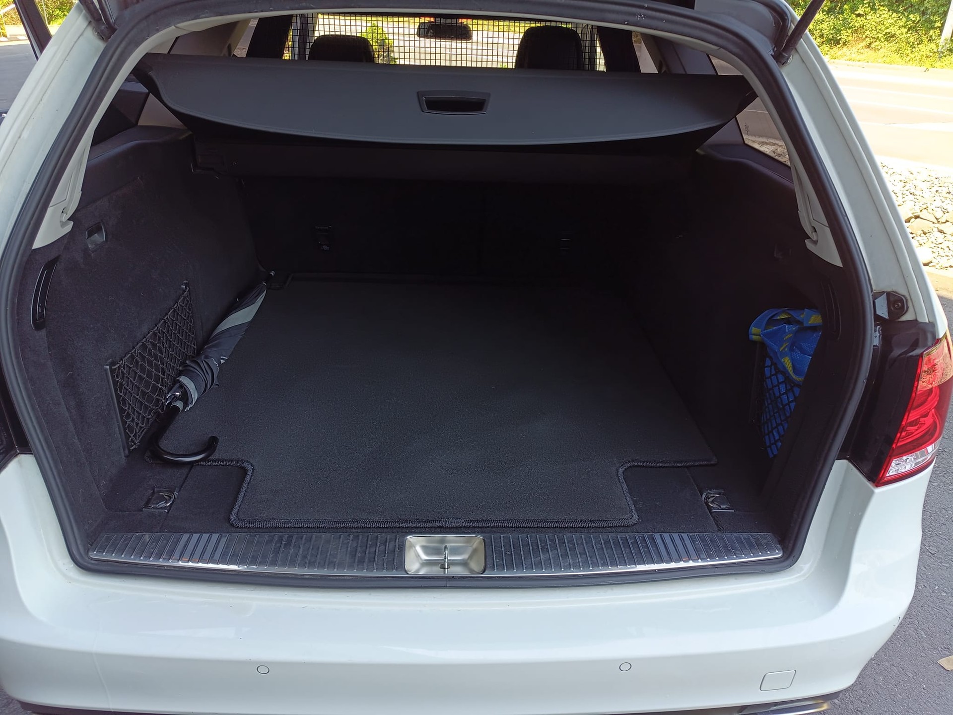 MERCEDES-BENZ E 250 BlueTEC Avantgarde 4Matic 7G-Tronic-image-6