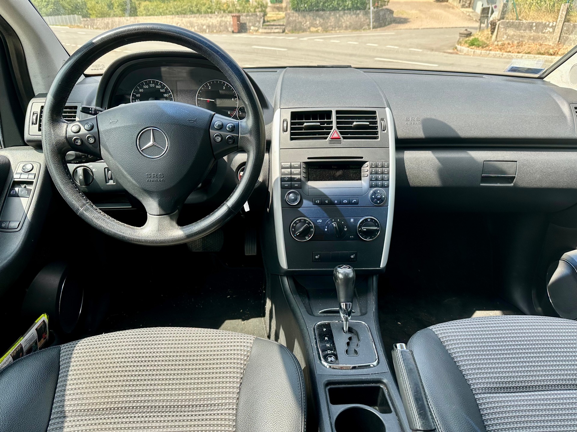 MERCEDES-BENZ A 180 CDI Elégance Edition A-image-8