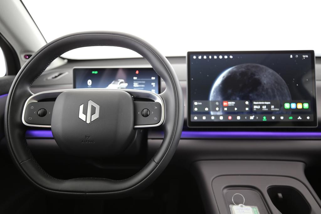 LEAPMOTOR C10 1.5 REEV Design-image-4