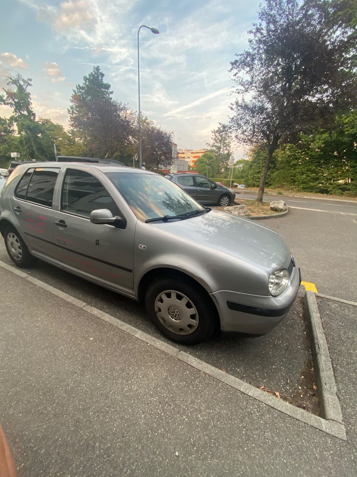 VW Golf 1.6 Pacific Automatic-image-3