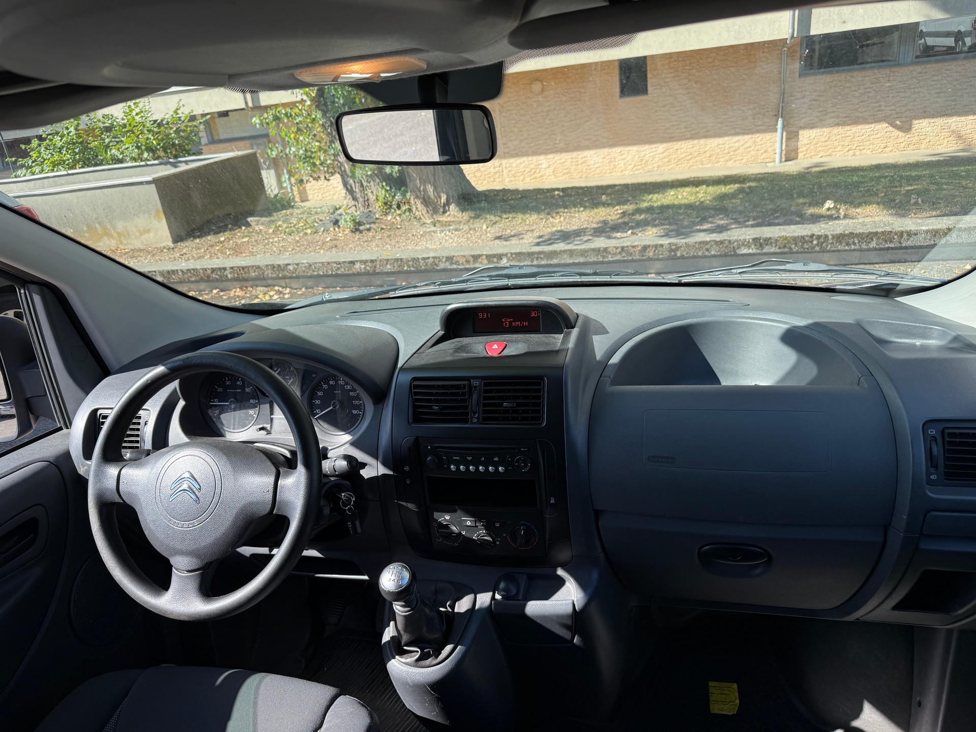 CITROEN Jumpy 2.0 HDi L2H1 Attraction-image-12
