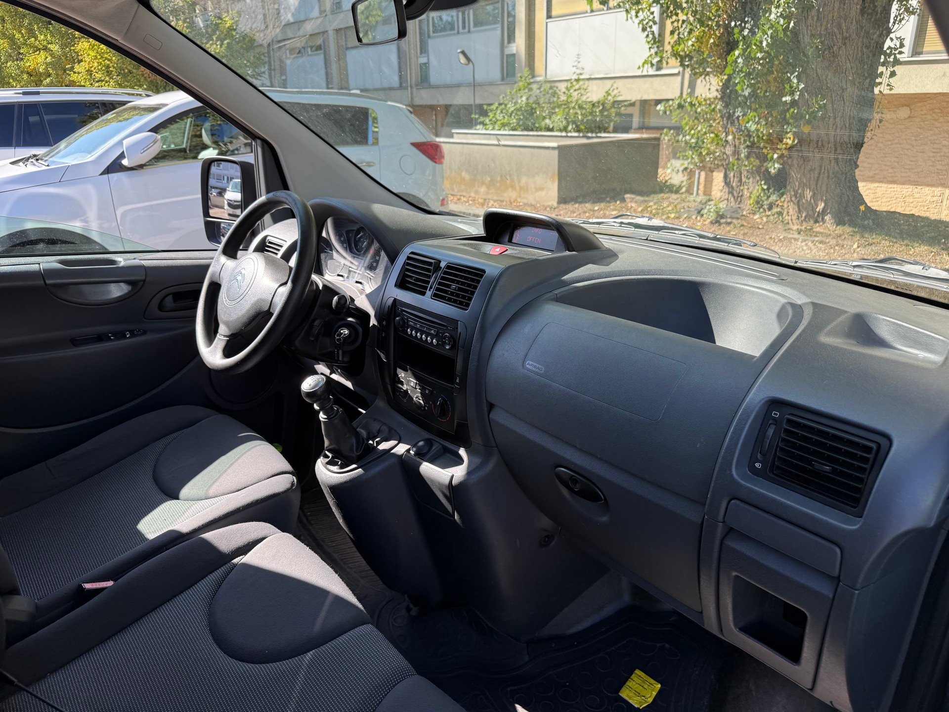CITROEN Jumpy 2.0 HDi L2H1 Attraction-image-9