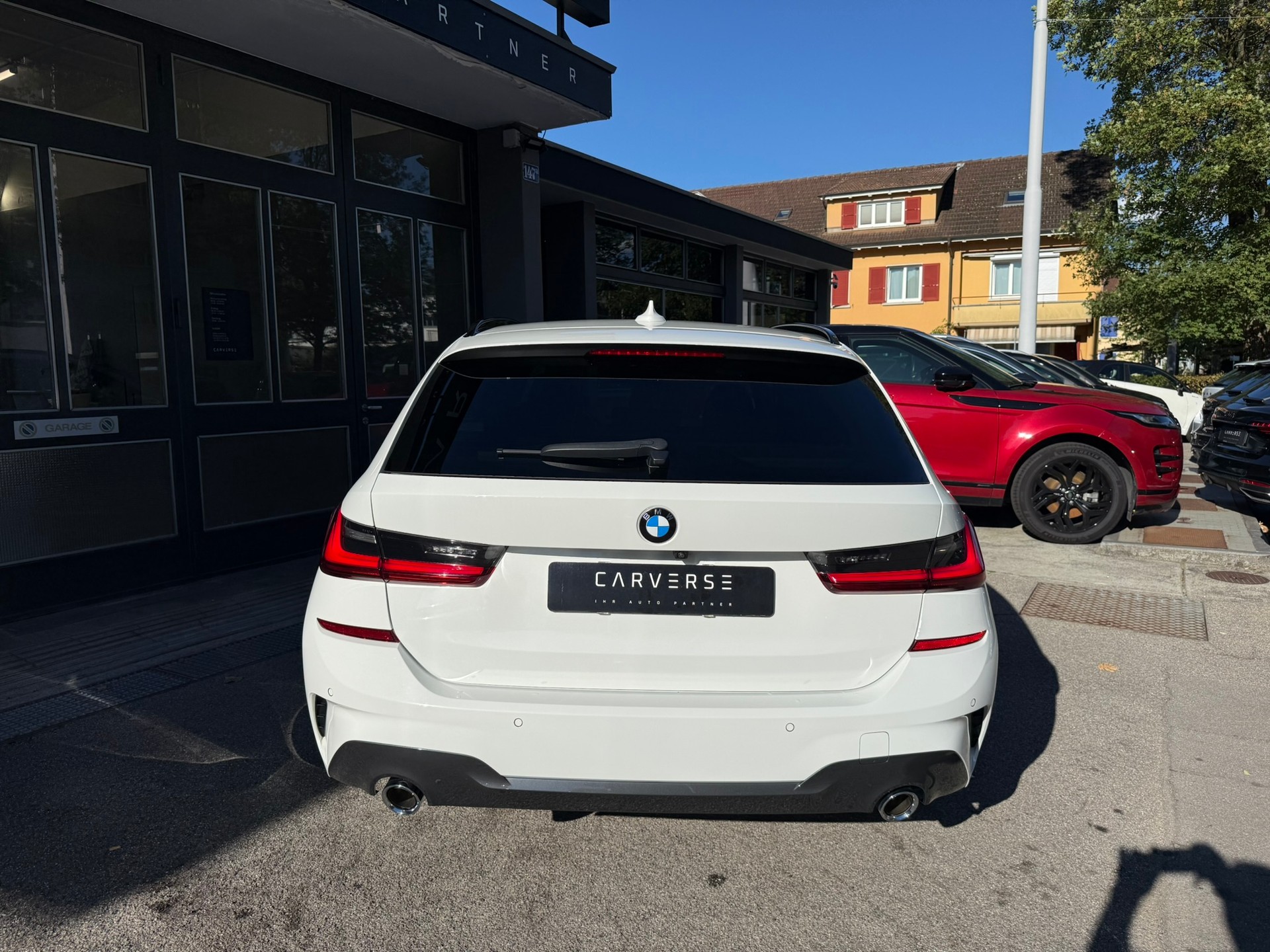 BMW 320d xDrive M Sport Touring-showroom-element-3